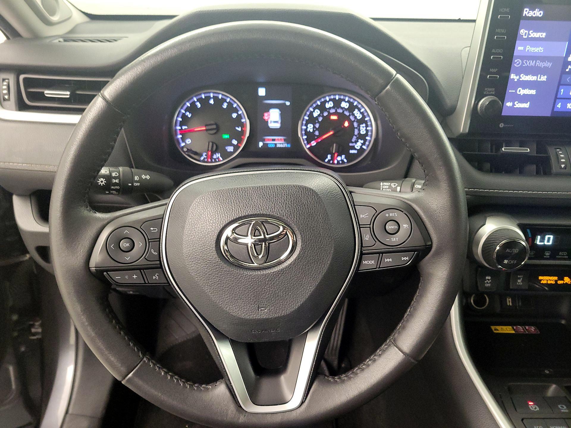 Thumbnail: 2022 Toyota RAV4 - 10