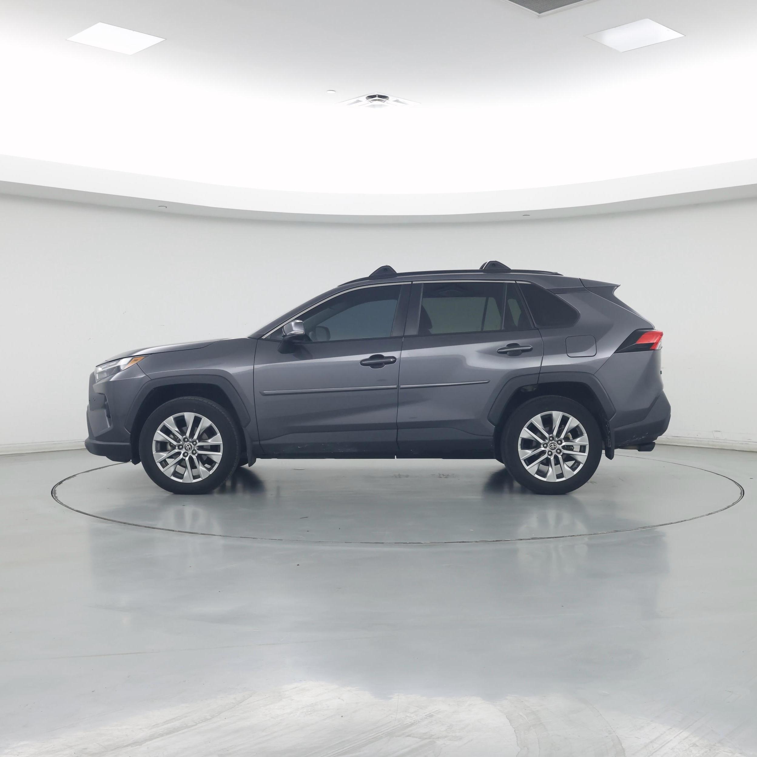 Thumbnail: 2022 Toyota RAV4 - 3