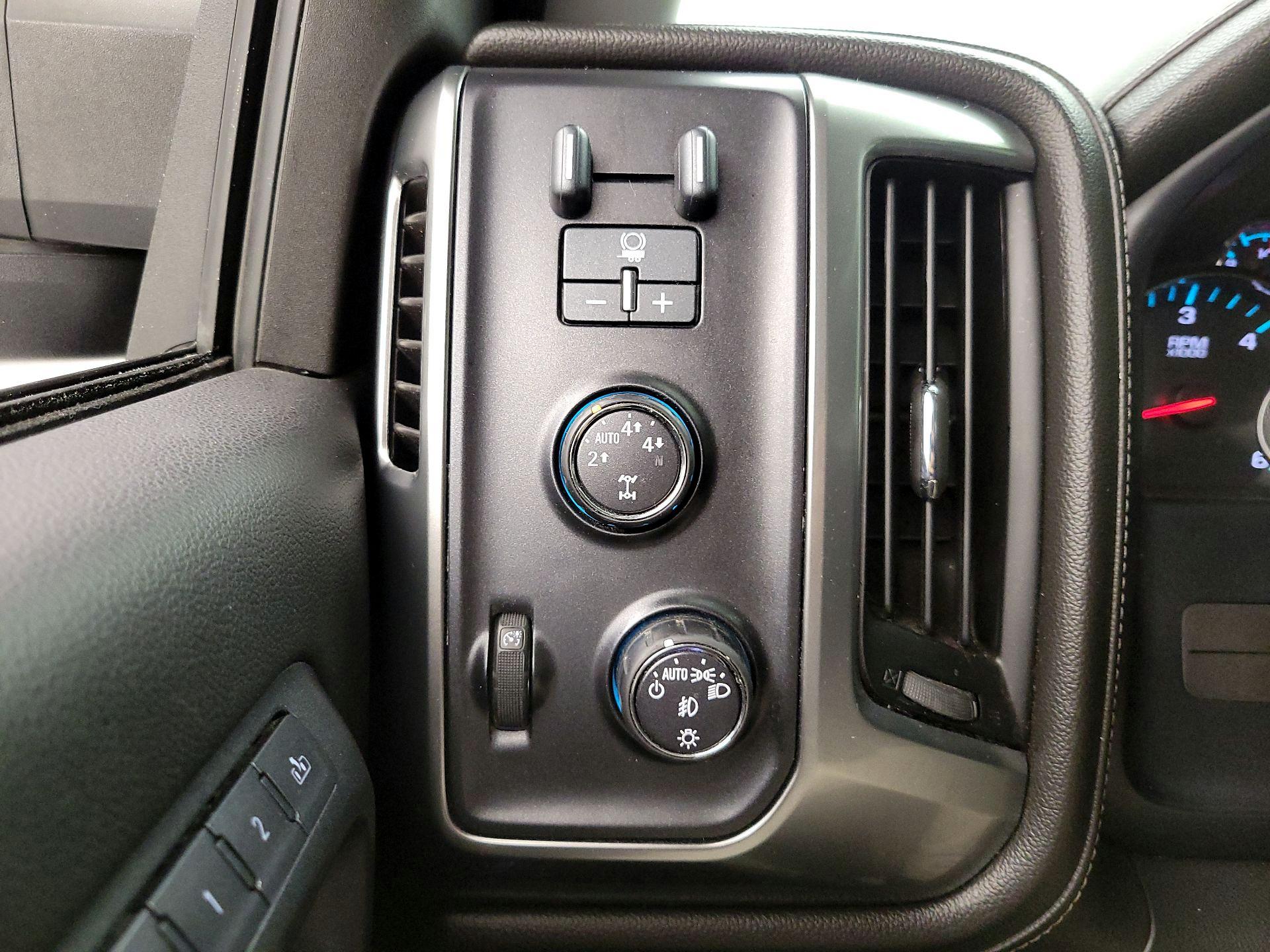 Thumbnail: 2015 Chevrolet Silverado 1500 - 13