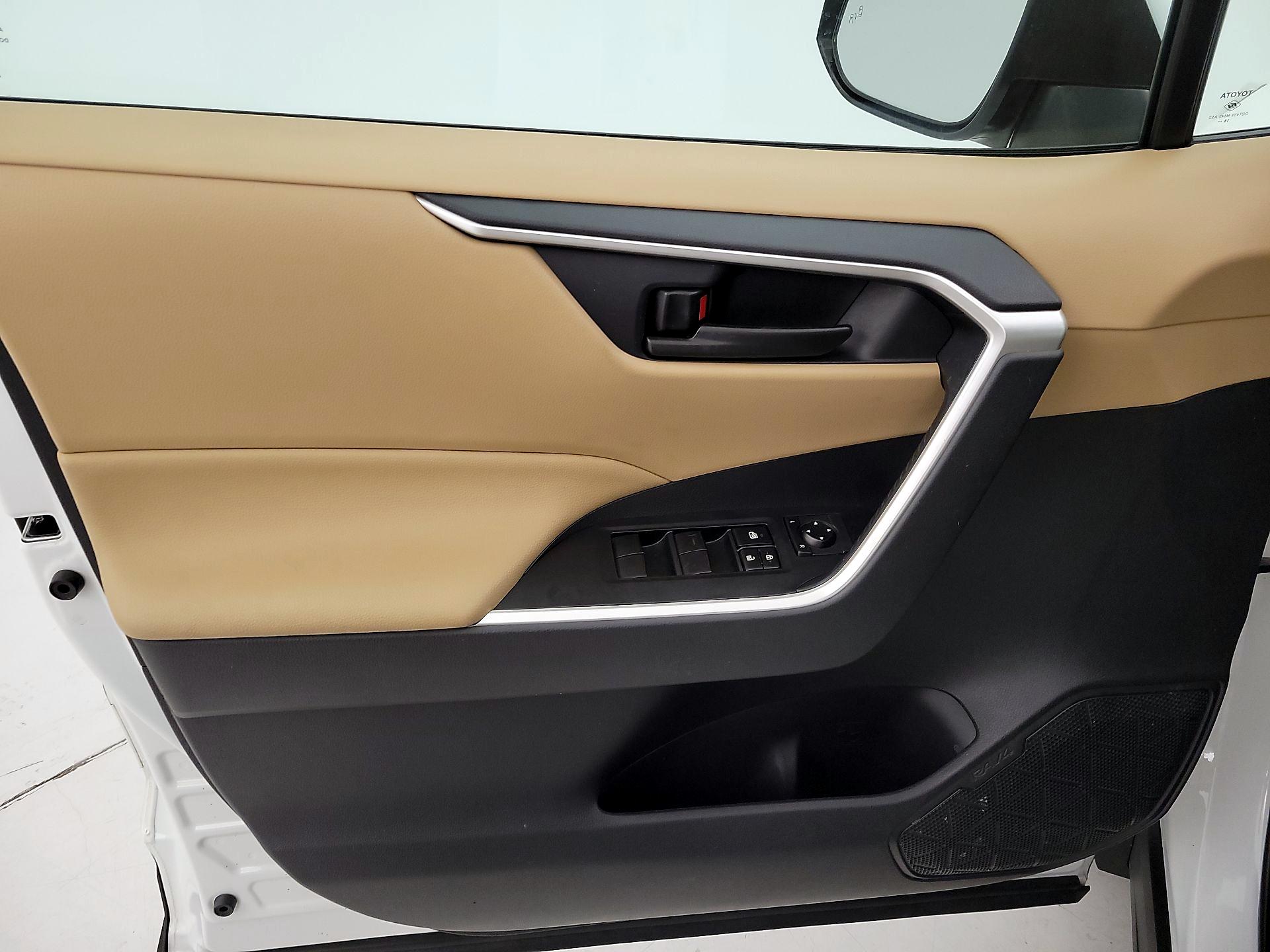 Thumbnail: 2019 Toyota RAV4 - 12