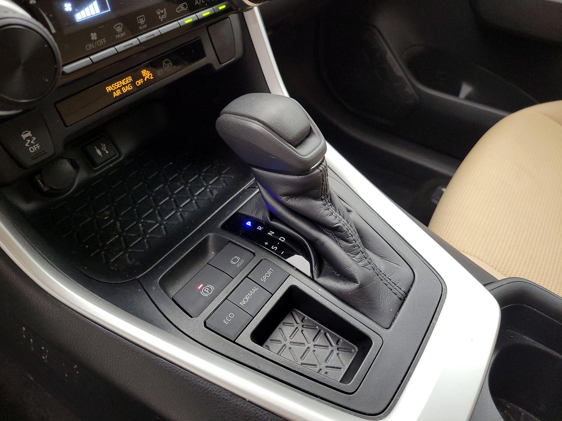 Thumbnail: 2019 Toyota RAV4 - 15
