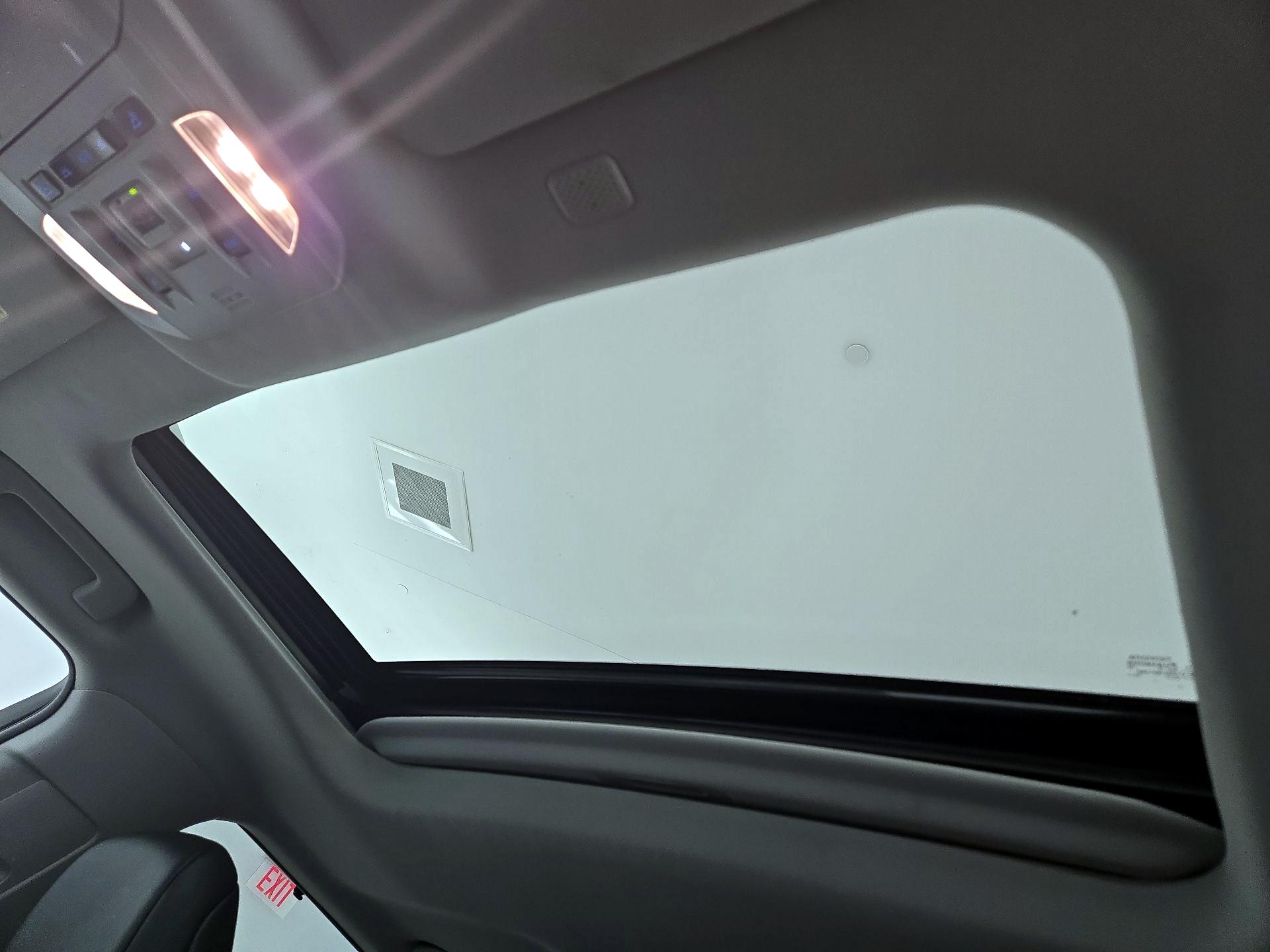 Thumbnail: 2022 Toyota Highlander - 19