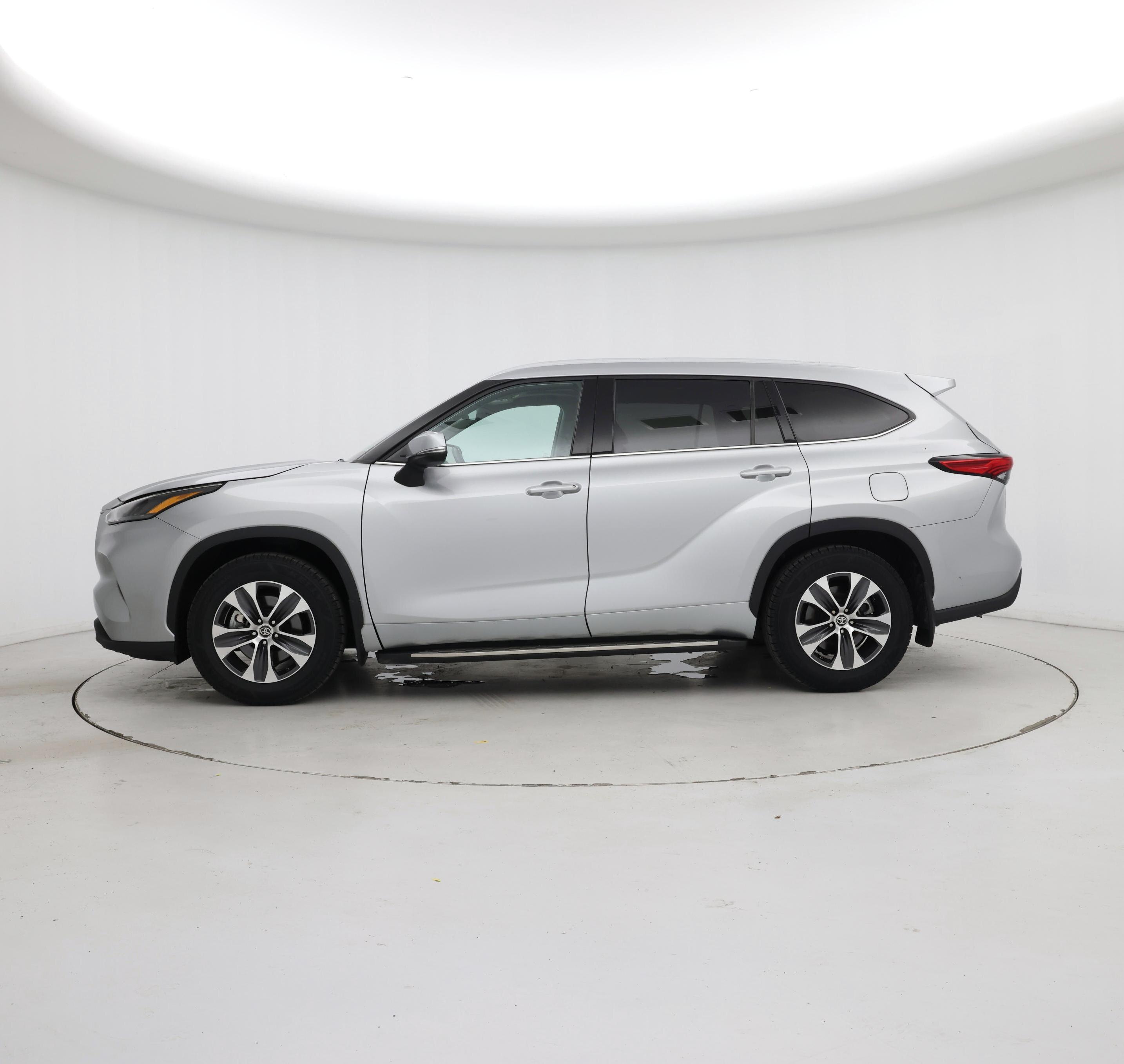 Thumbnail: 2022 Toyota Highlander - 3