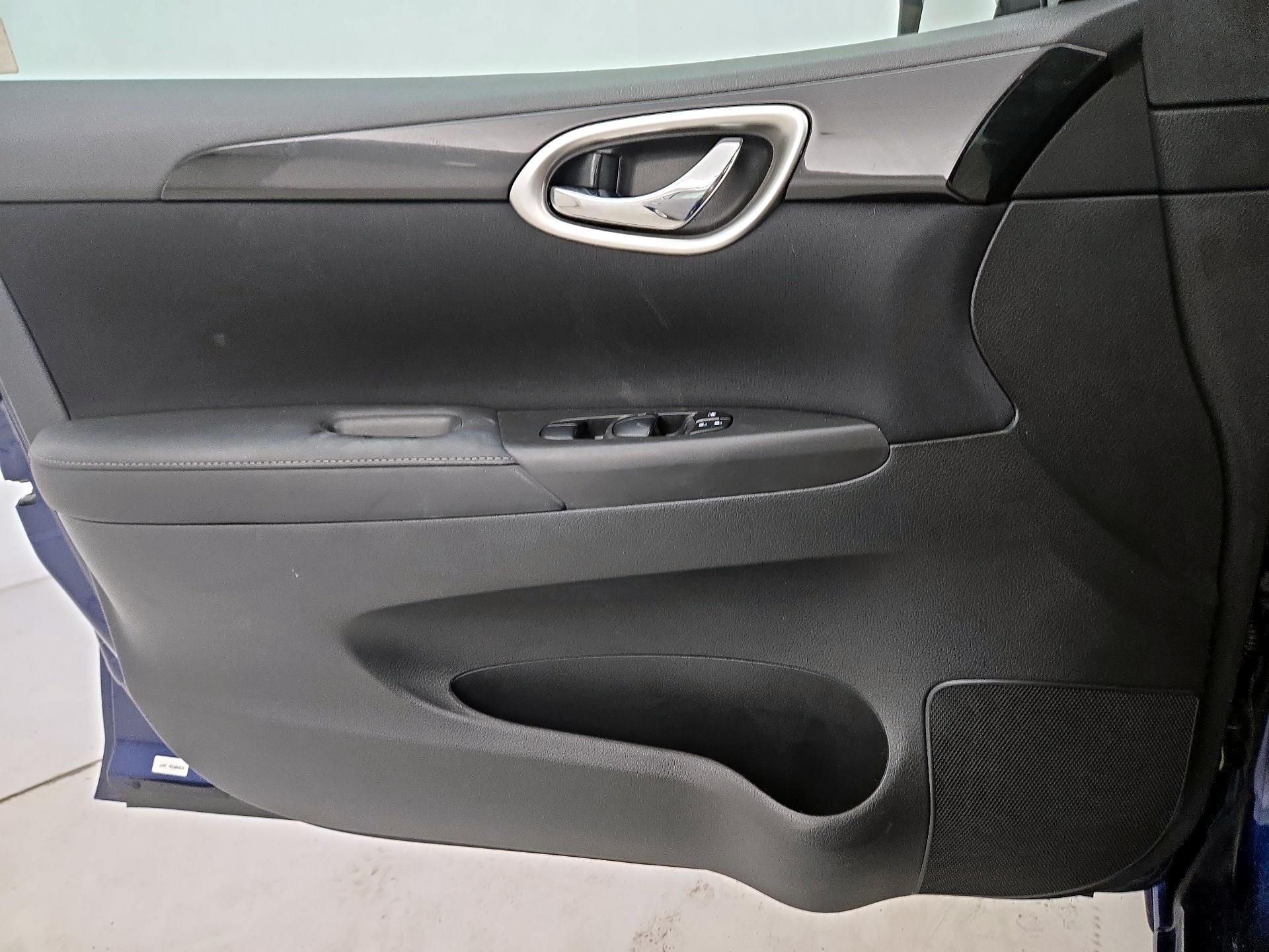 Thumbnail: 2018 Nissan Sentra - 12