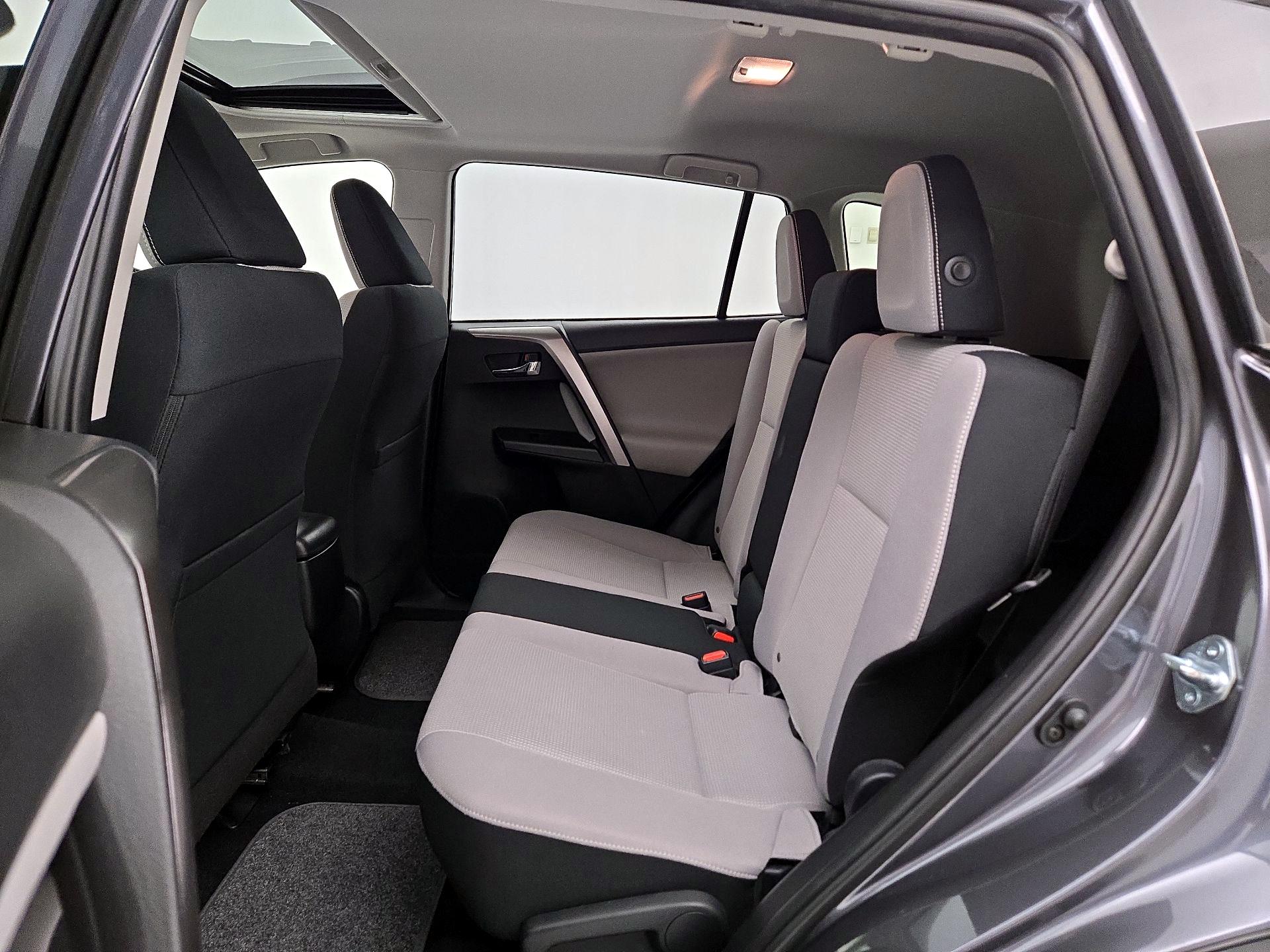 Thumbnail: 2017 Toyota RAV4 - 20
