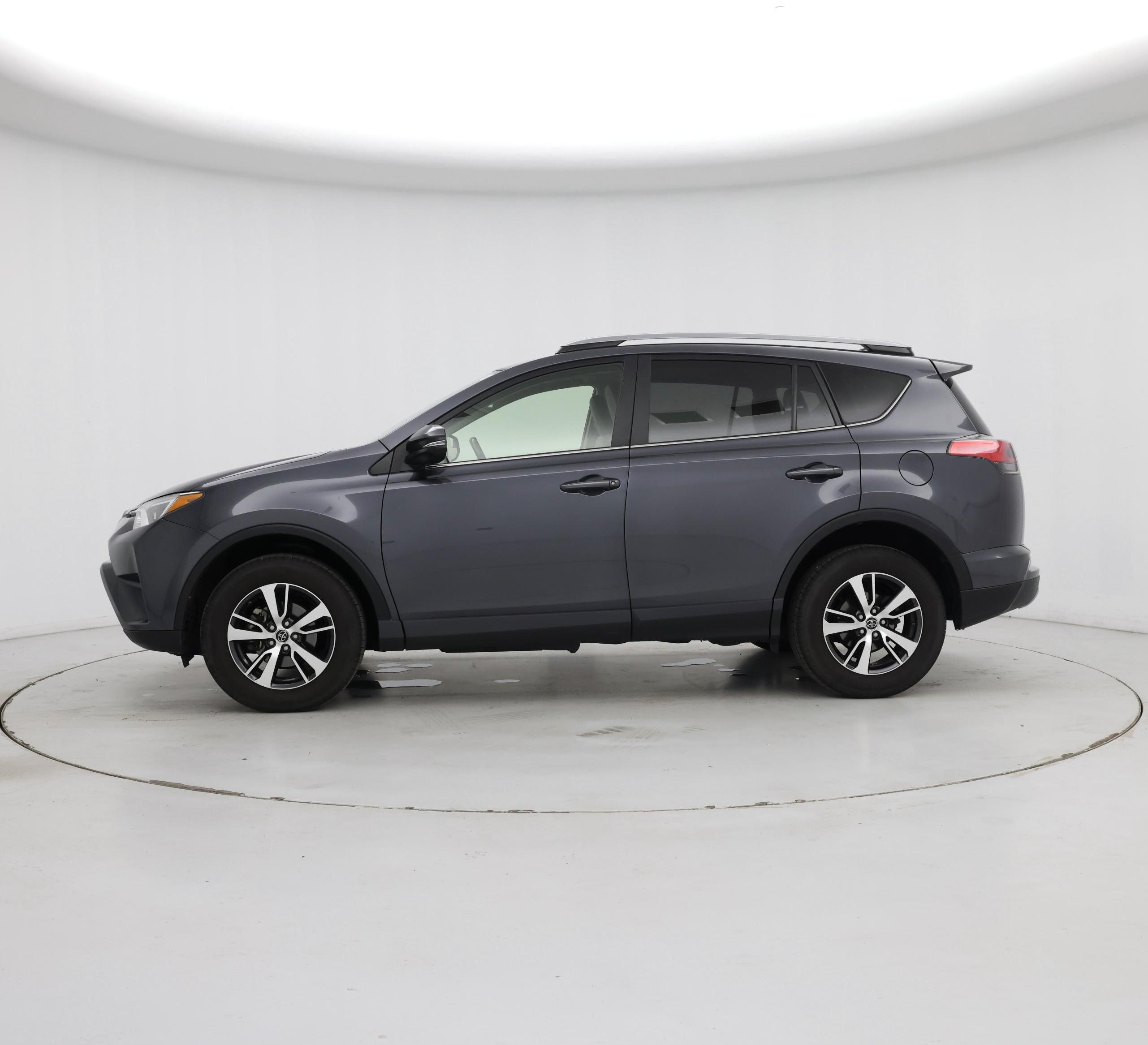 Thumbnail: 2017 Toyota RAV4 - 3