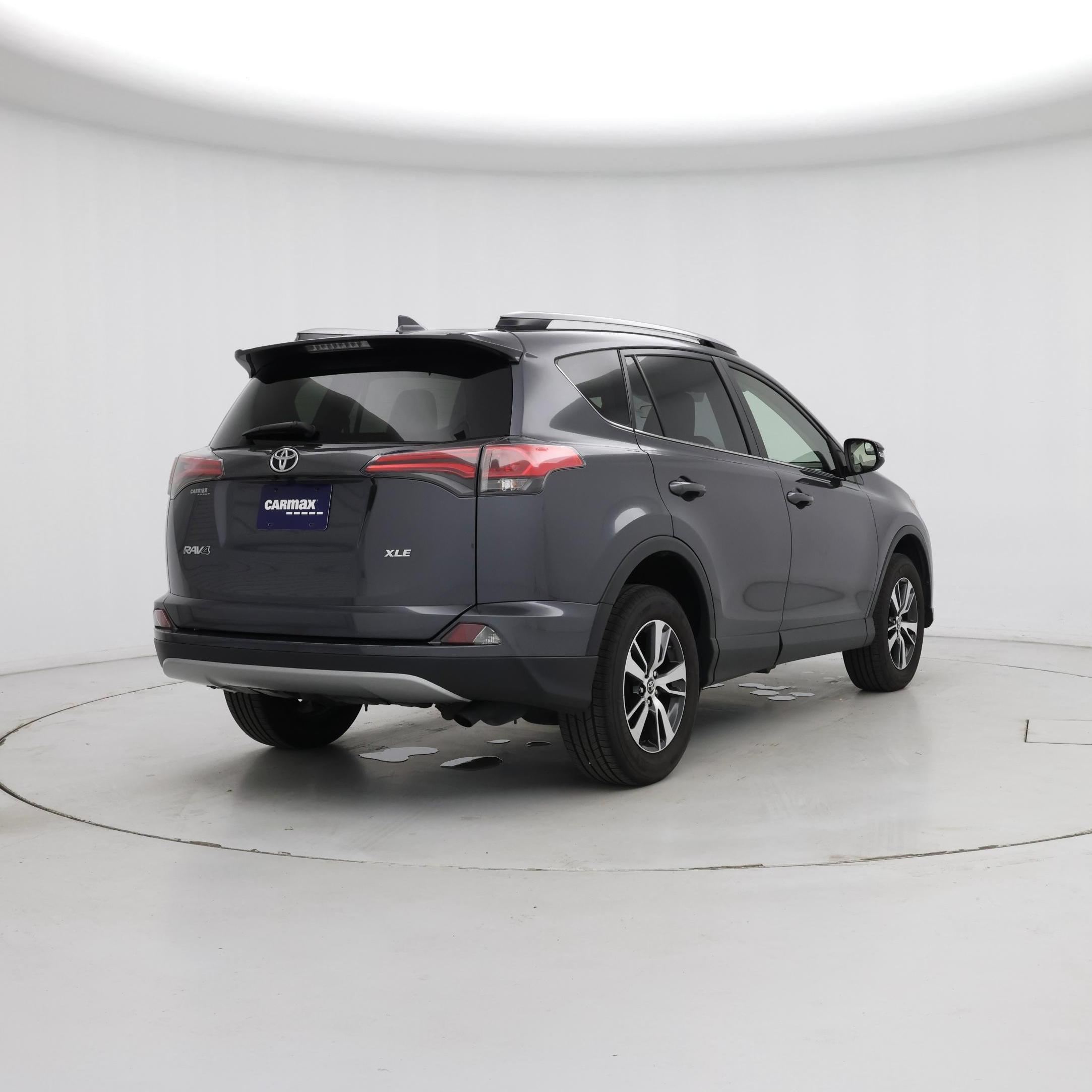 Thumbnail: 2017 Toyota RAV4 - 8