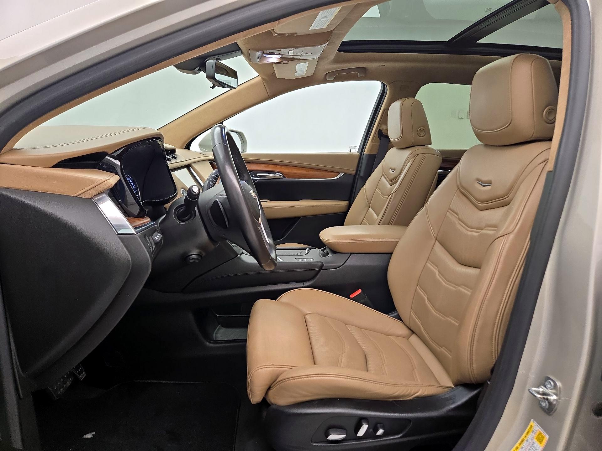 Thumbnail: 2017 Cadillac XT5 - 11