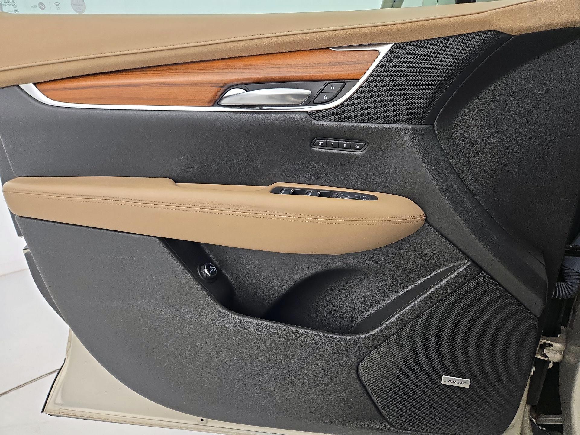 Thumbnail: 2017 Cadillac XT5 - 12