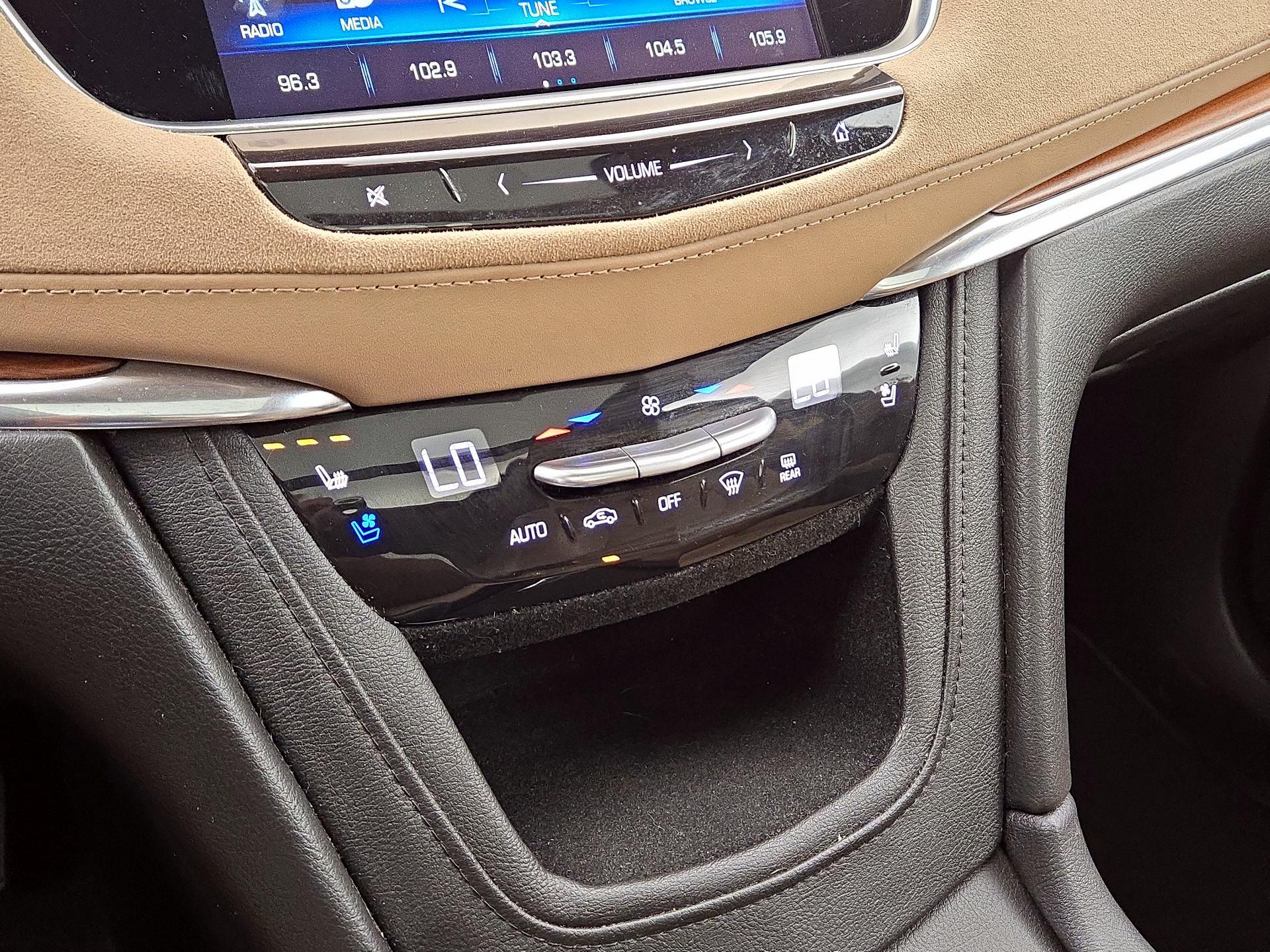 Thumbnail: 2017 Cadillac XT5 - 16