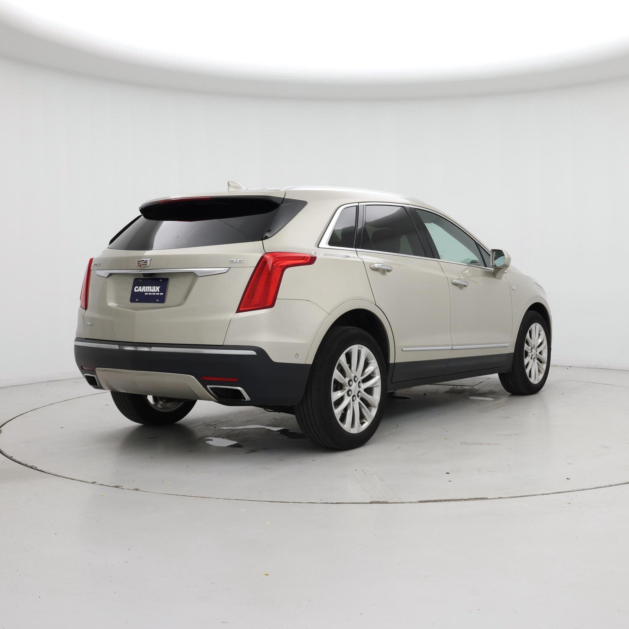 Thumbnail: 2017 Cadillac XT5 - 8