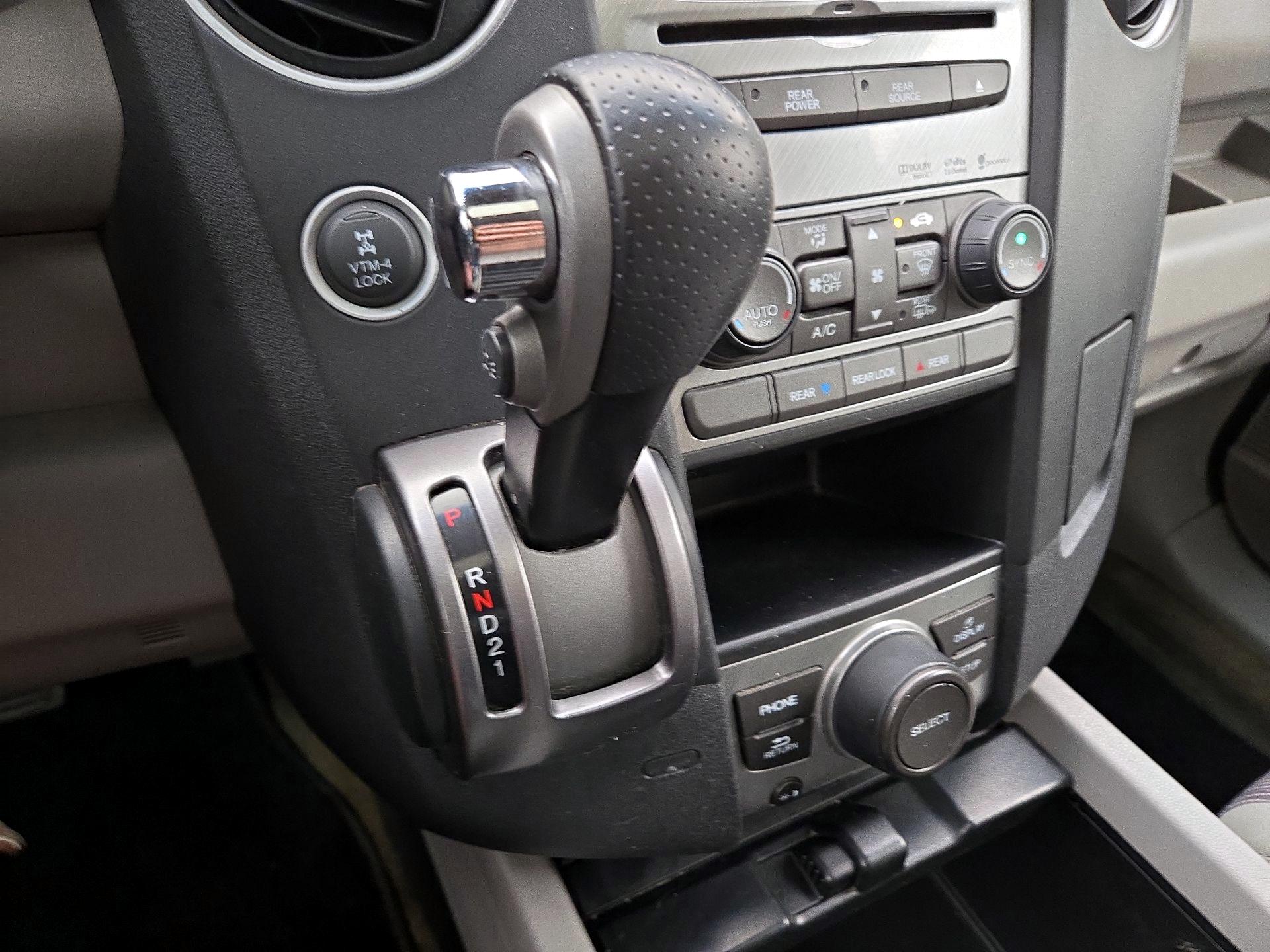 Thumbnail: 2015 Honda Pilot - 17