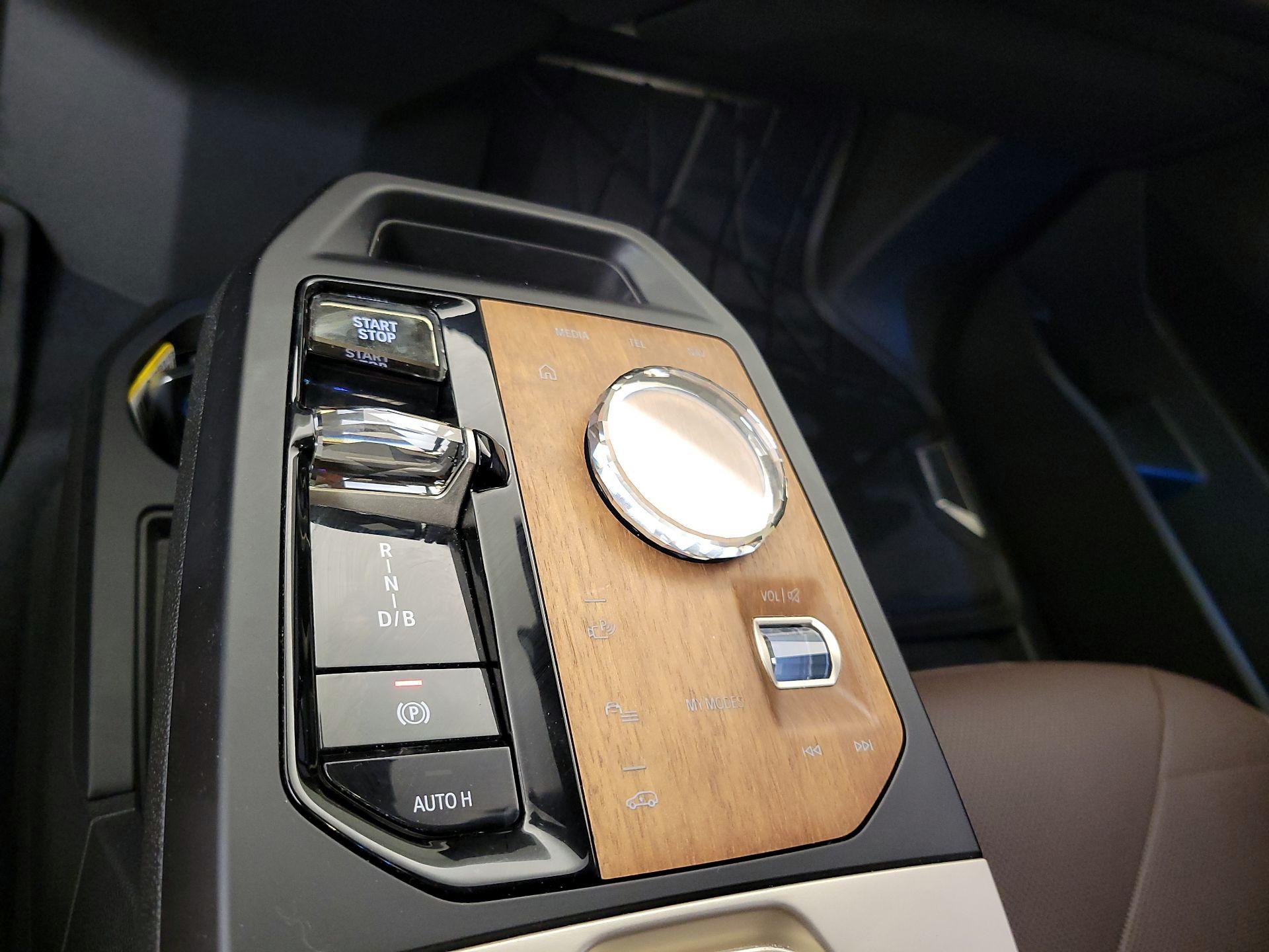 Thumbnail: 2022 BMW iX - 16