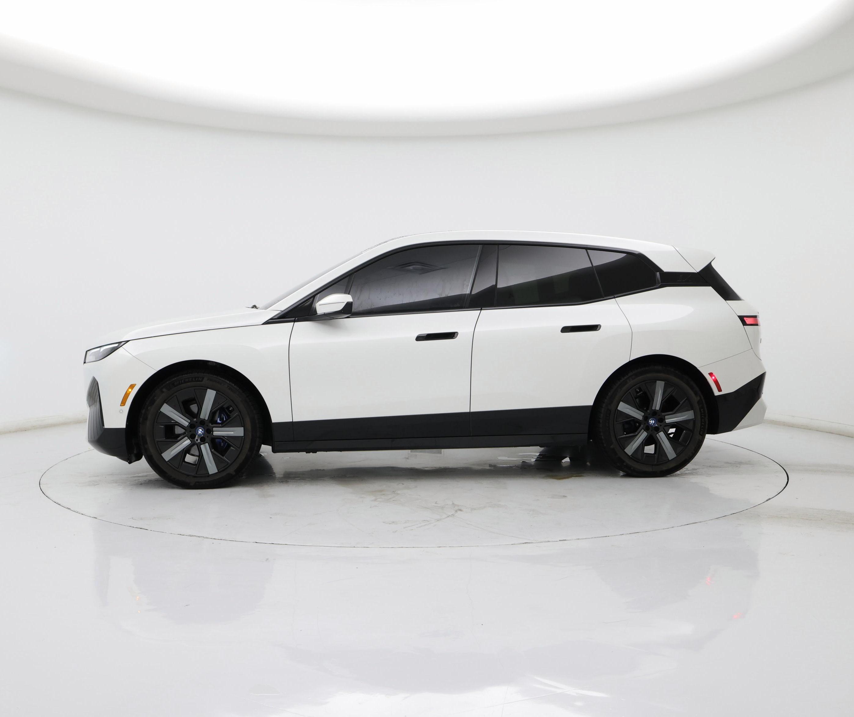 Thumbnail: 2022 BMW iX - 3