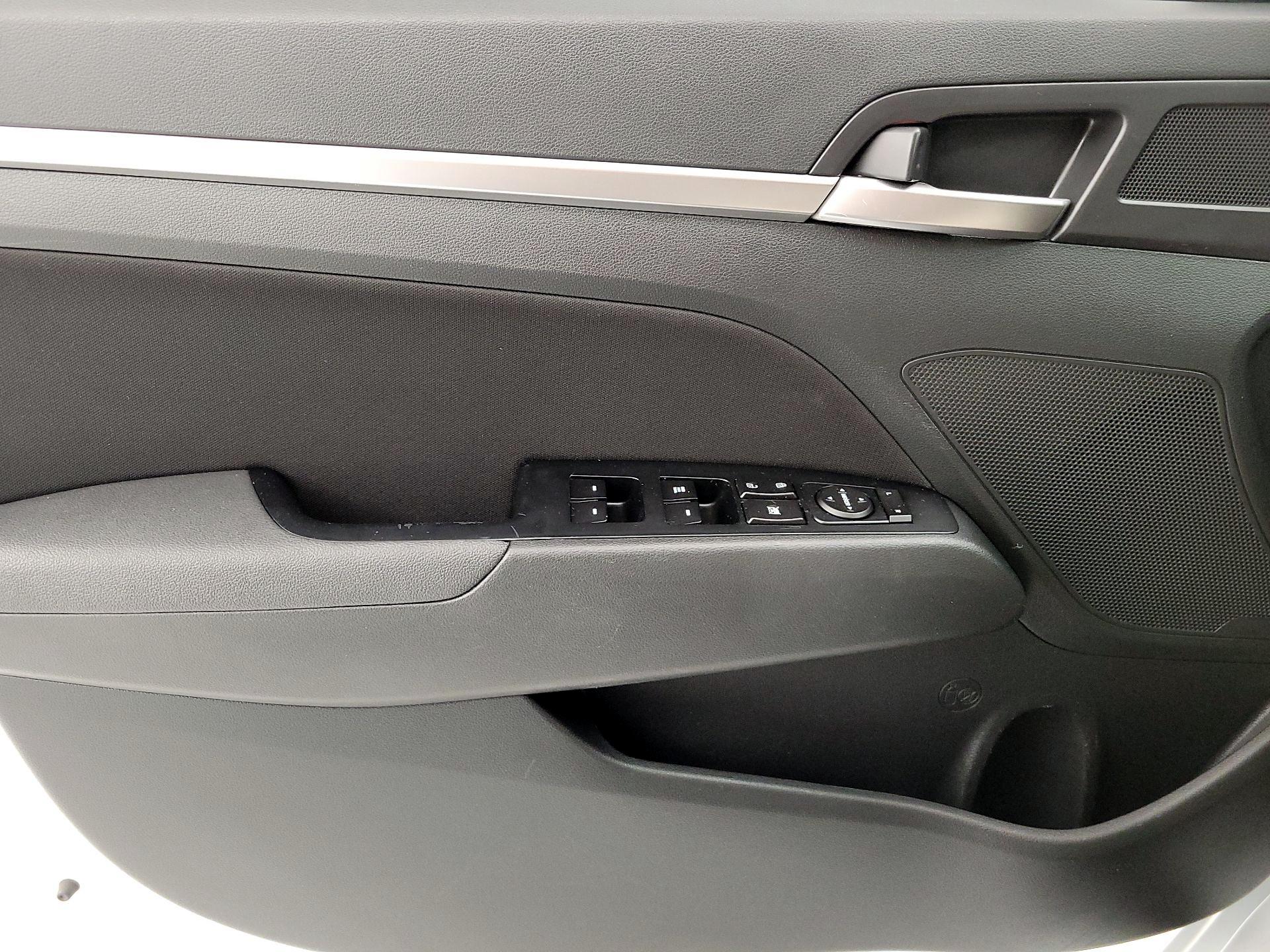 Thumbnail: 2019 Hyundai Elantra - 12