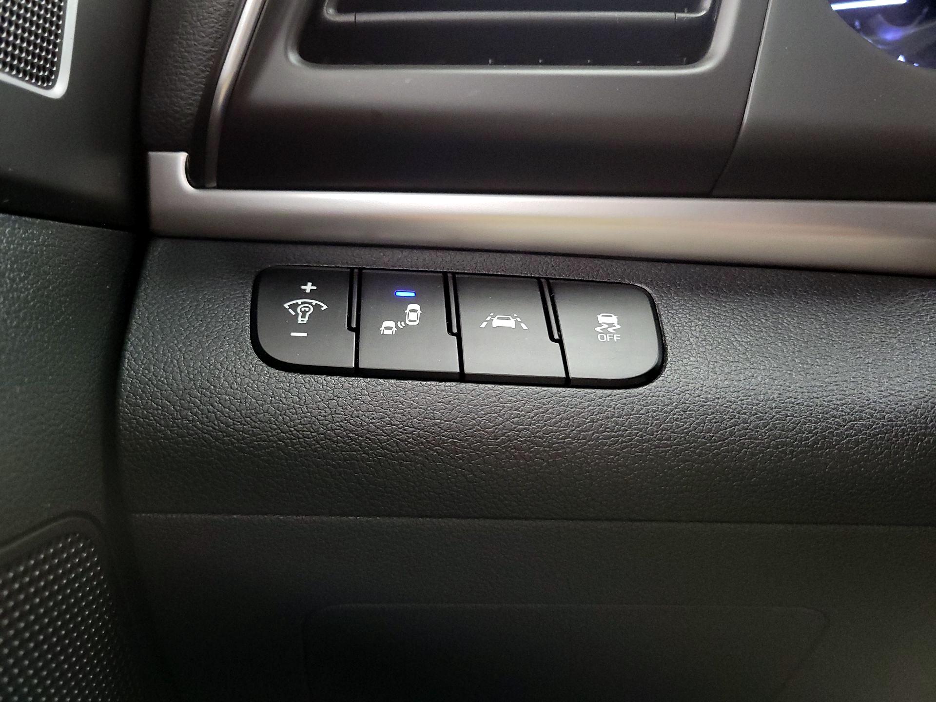 Thumbnail: 2019 Hyundai Elantra - 13
