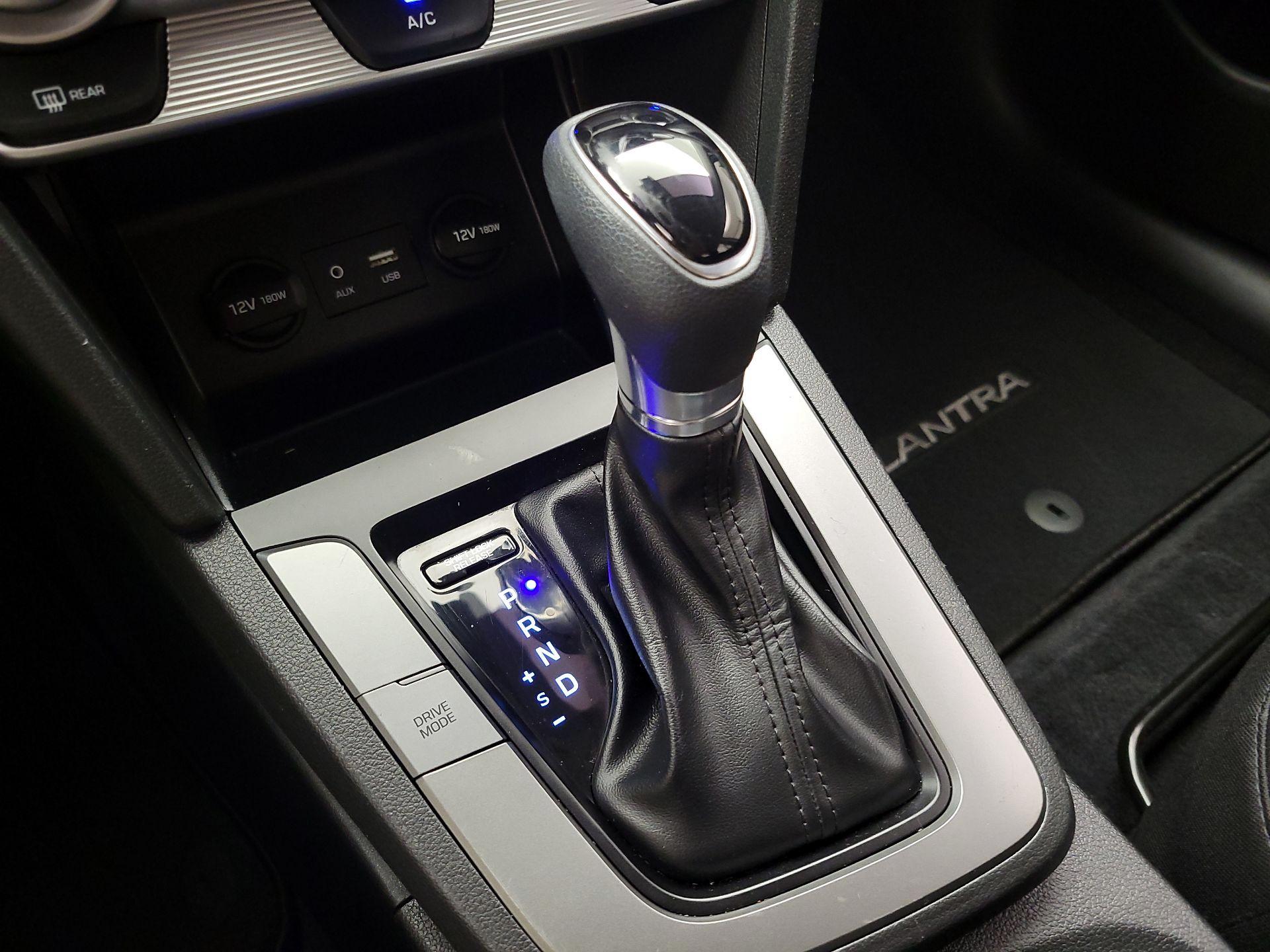 Thumbnail: 2019 Hyundai Elantra - 17