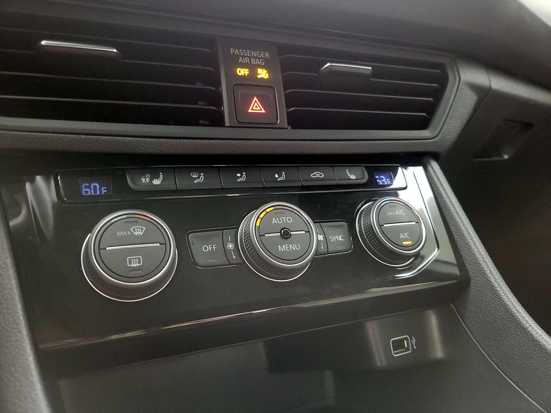Thumbnail: 2019 Volkswagen Jetta - 14