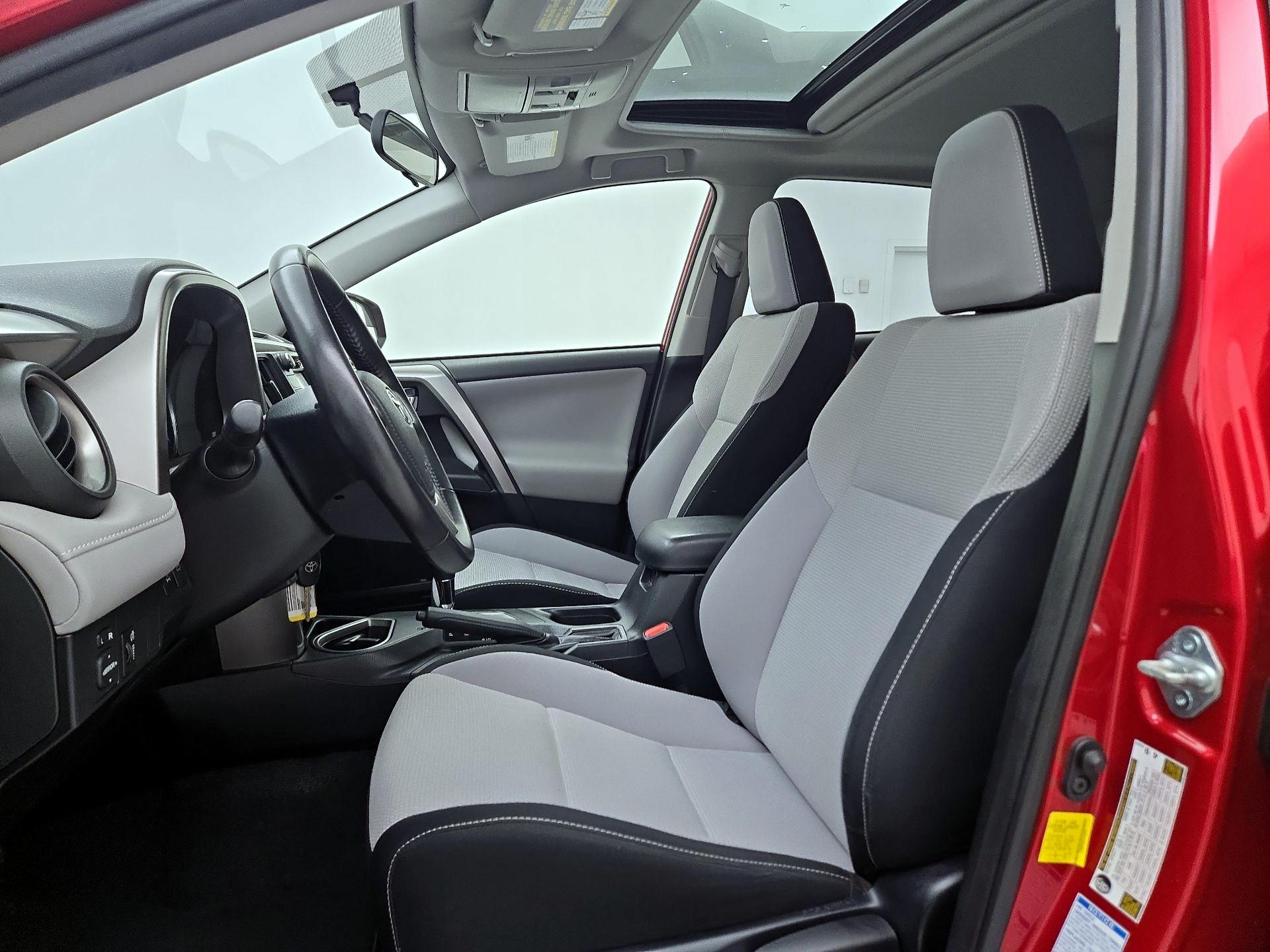 Thumbnail: 2016 Toyota RAV4 - 11