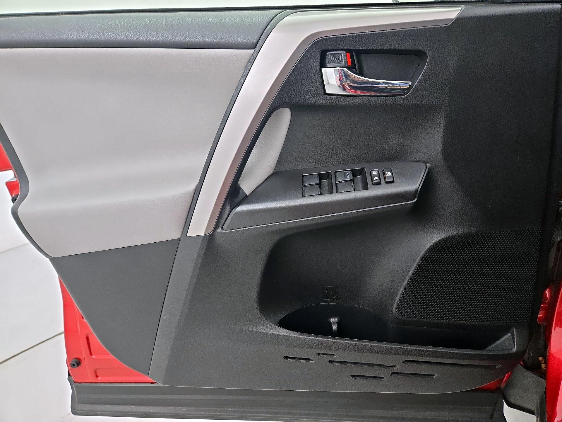 Thumbnail: 2016 Toyota RAV4 - 12