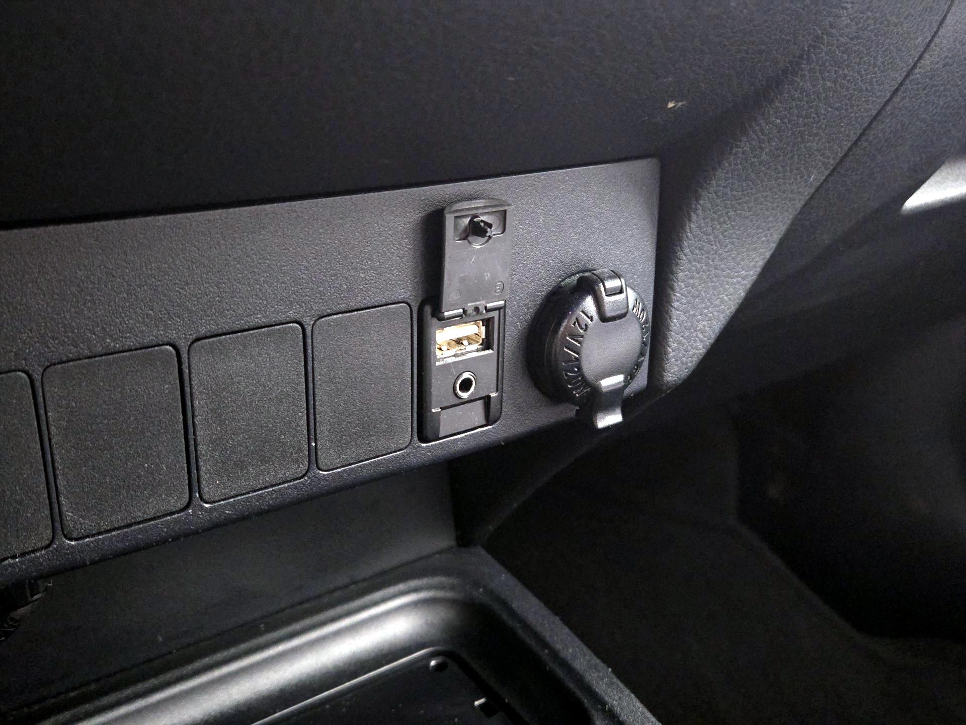 Thumbnail: 2016 Toyota RAV4 - 18