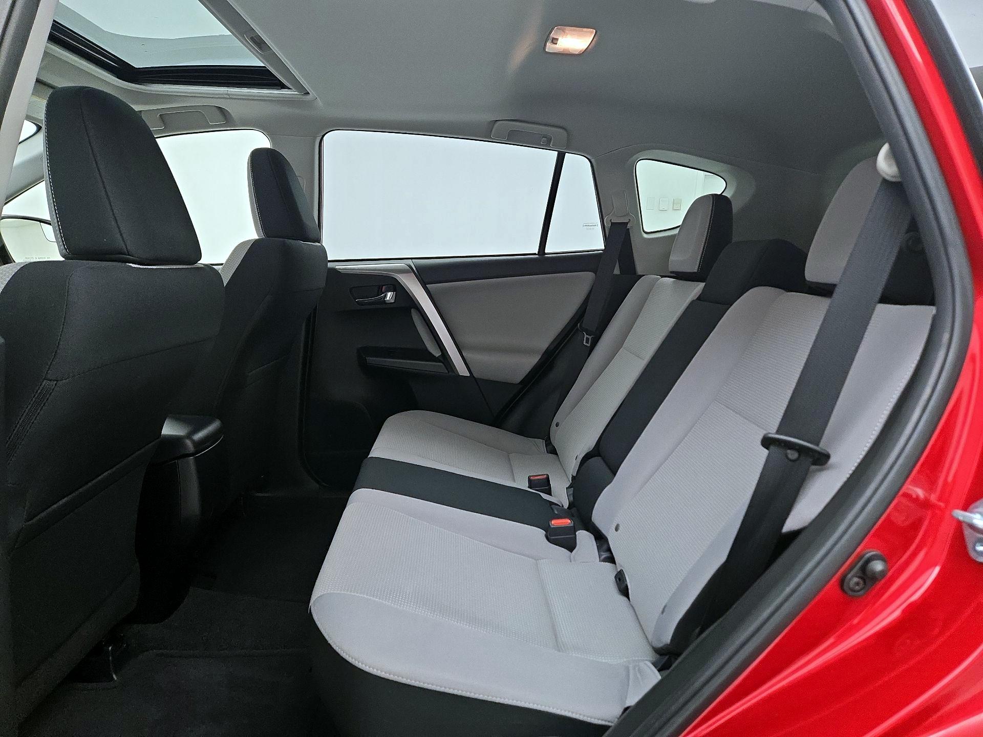 Thumbnail: 2016 Toyota RAV4 - 20