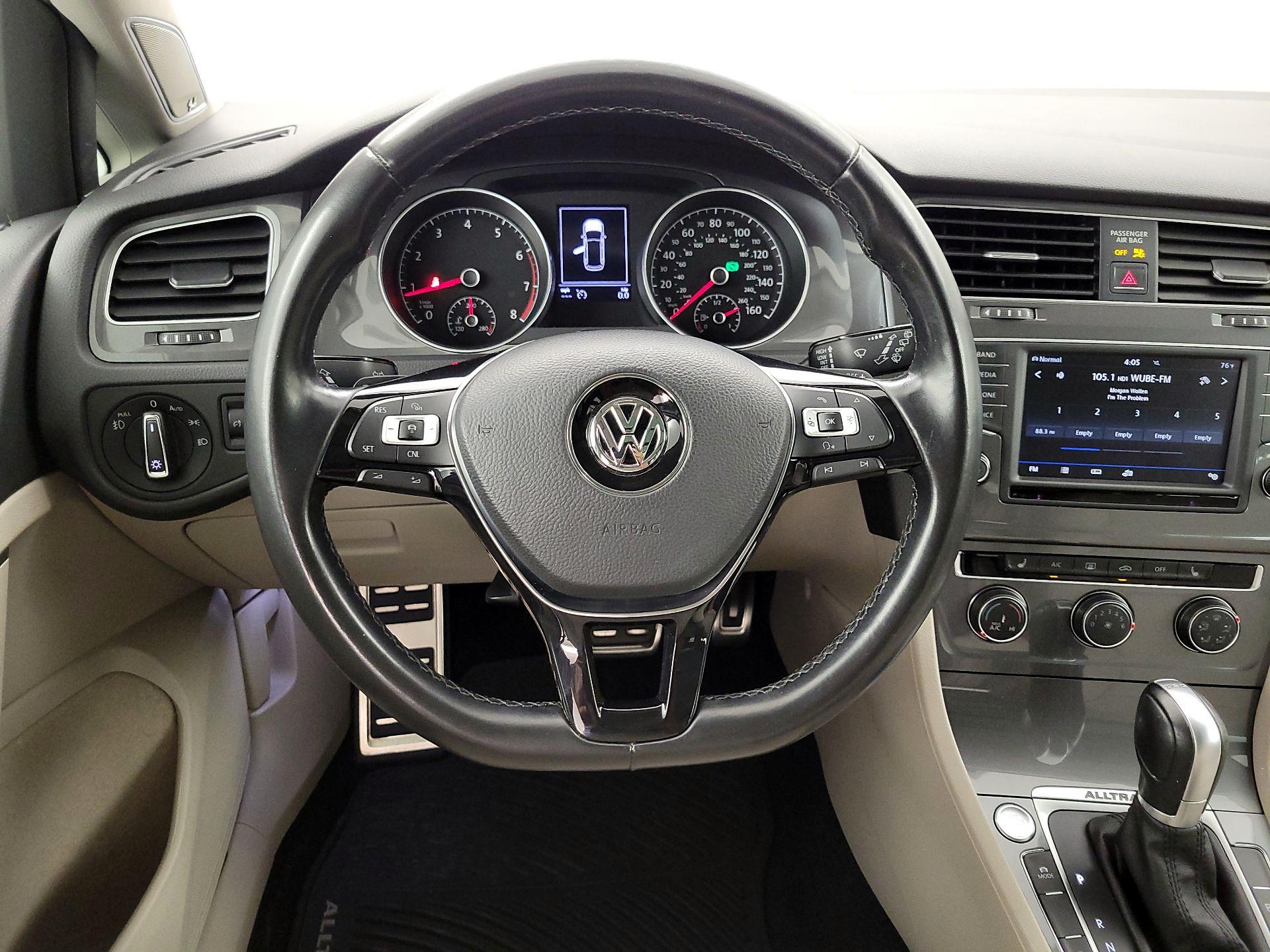 Thumbnail: 2017 Volkswagen Golf - 10