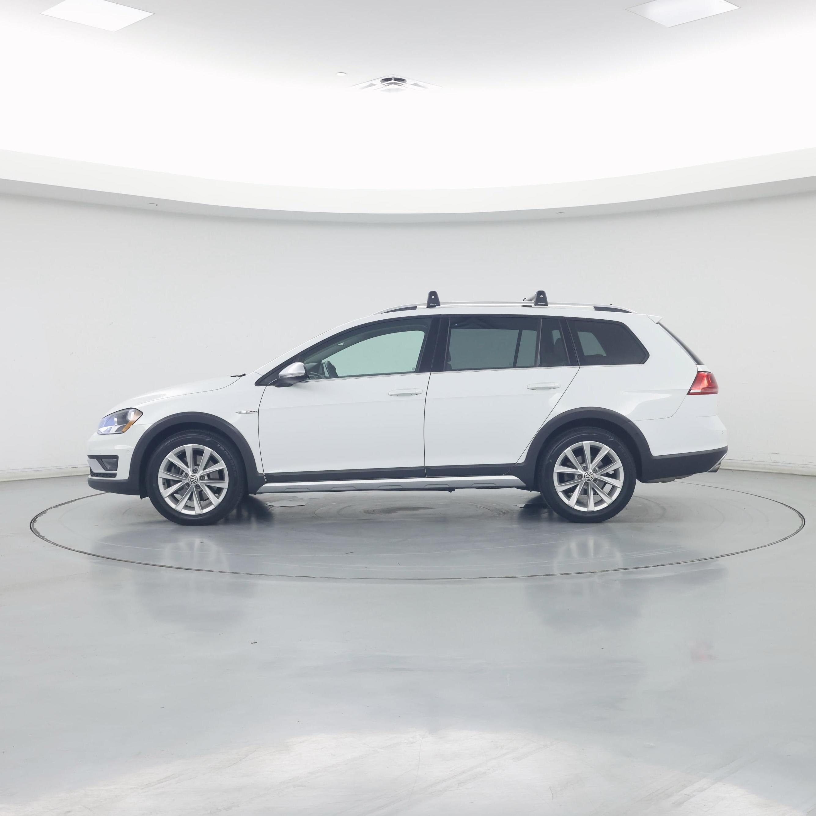 Thumbnail: 2017 Volkswagen Golf - 3