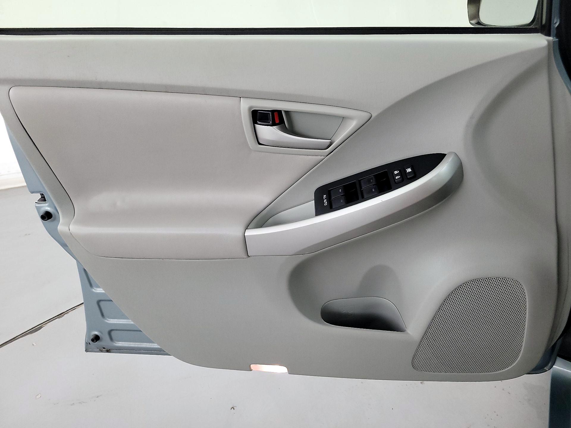 Thumbnail: 2013 Toyota Prius - 12