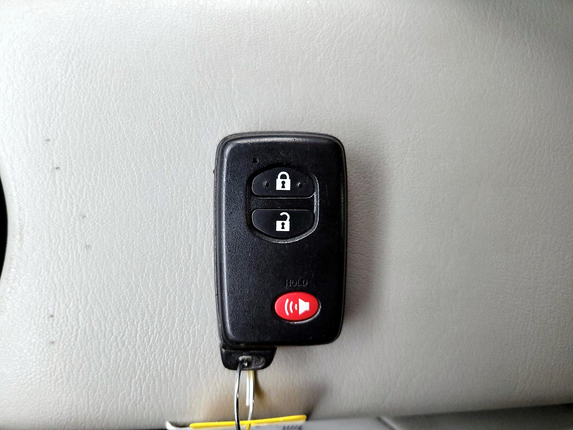 Thumbnail: 2013 Toyota Prius - 20