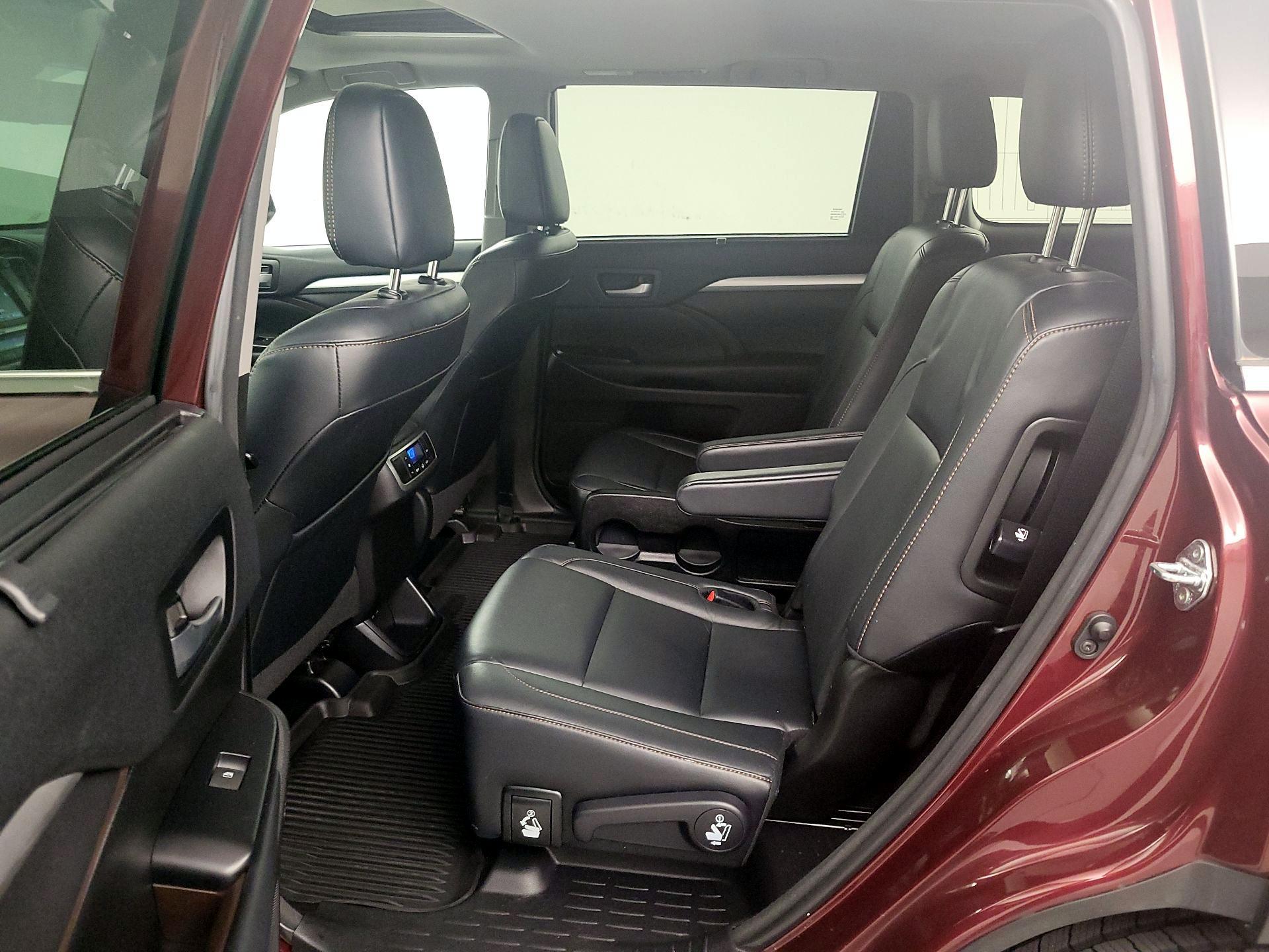 Thumbnail: 2018 Toyota Highlander - 20