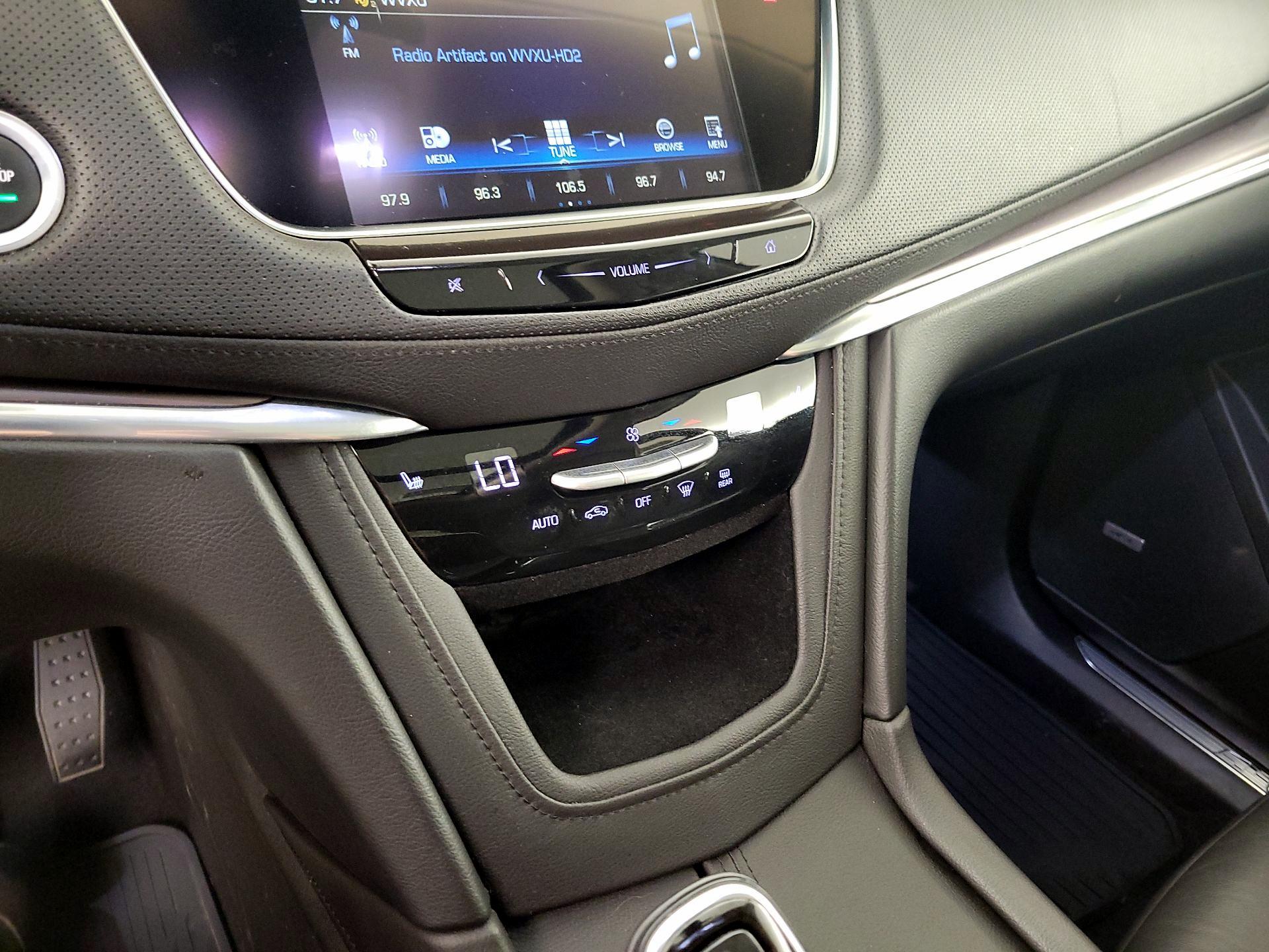 Thumbnail: 2018 Cadillac XT5 - 16