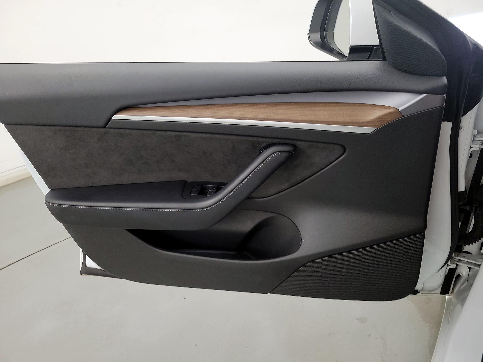 Thumbnail: 2022 Tesla Model 3 - 12
