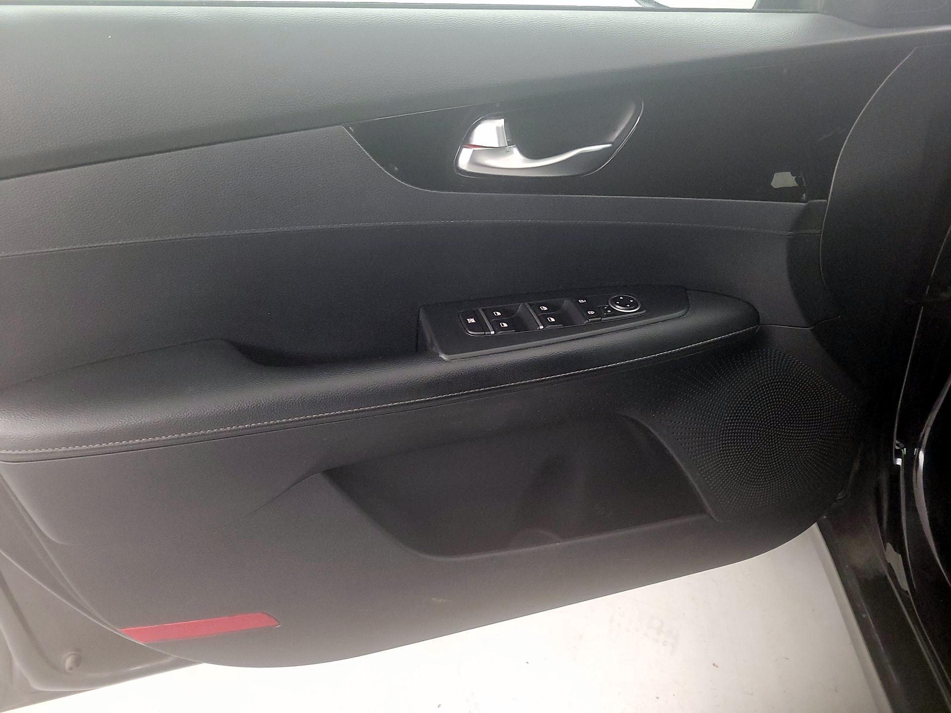 Thumbnail: 2019 Kia Forte - 12