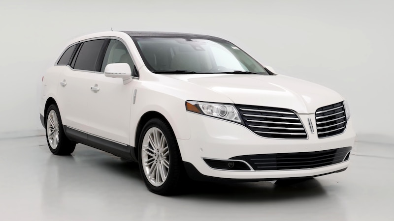 2019 Lincoln MKT Reserve Hero Image