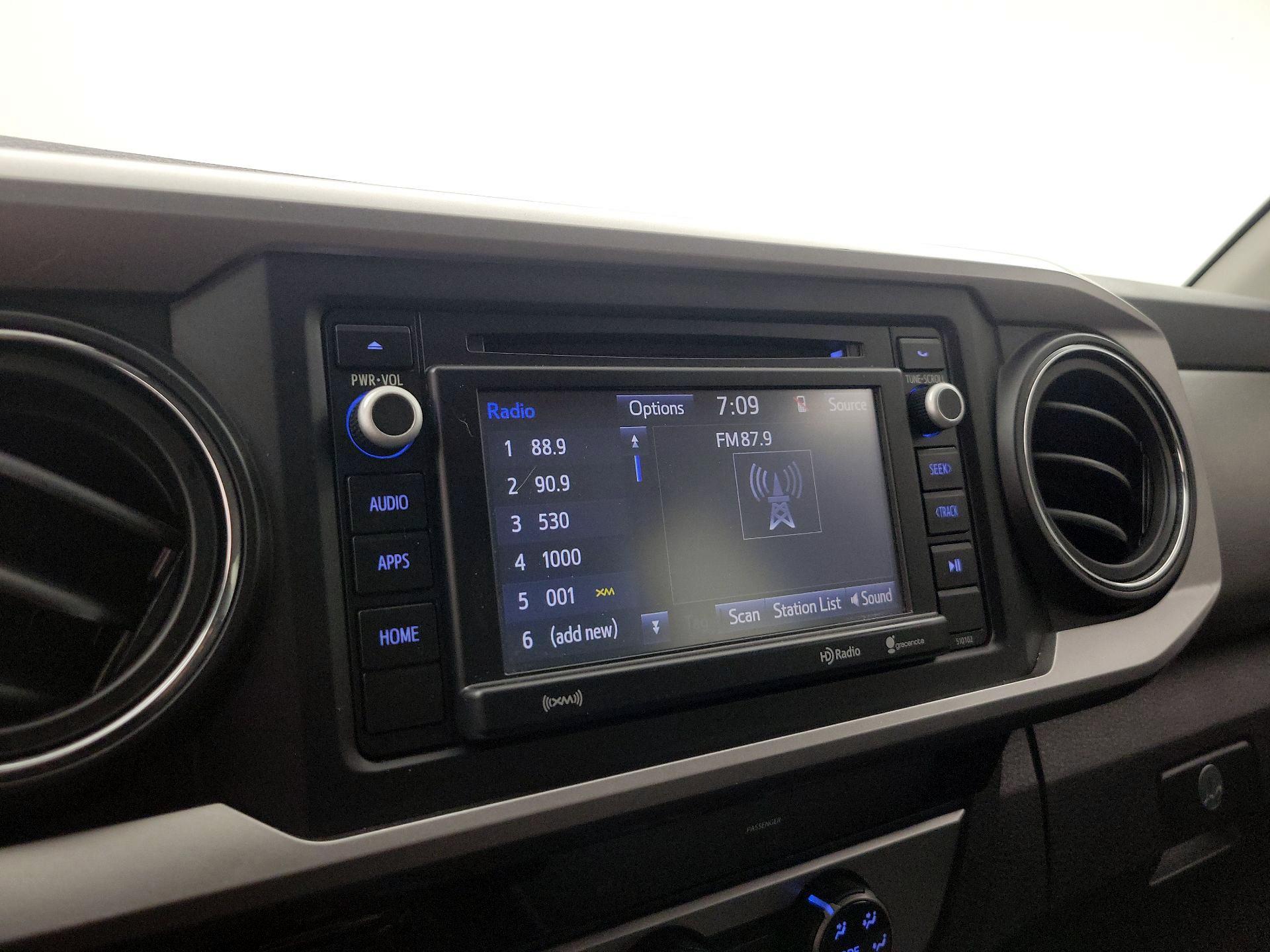 Thumbnail: 2016 Toyota Tacoma - 15