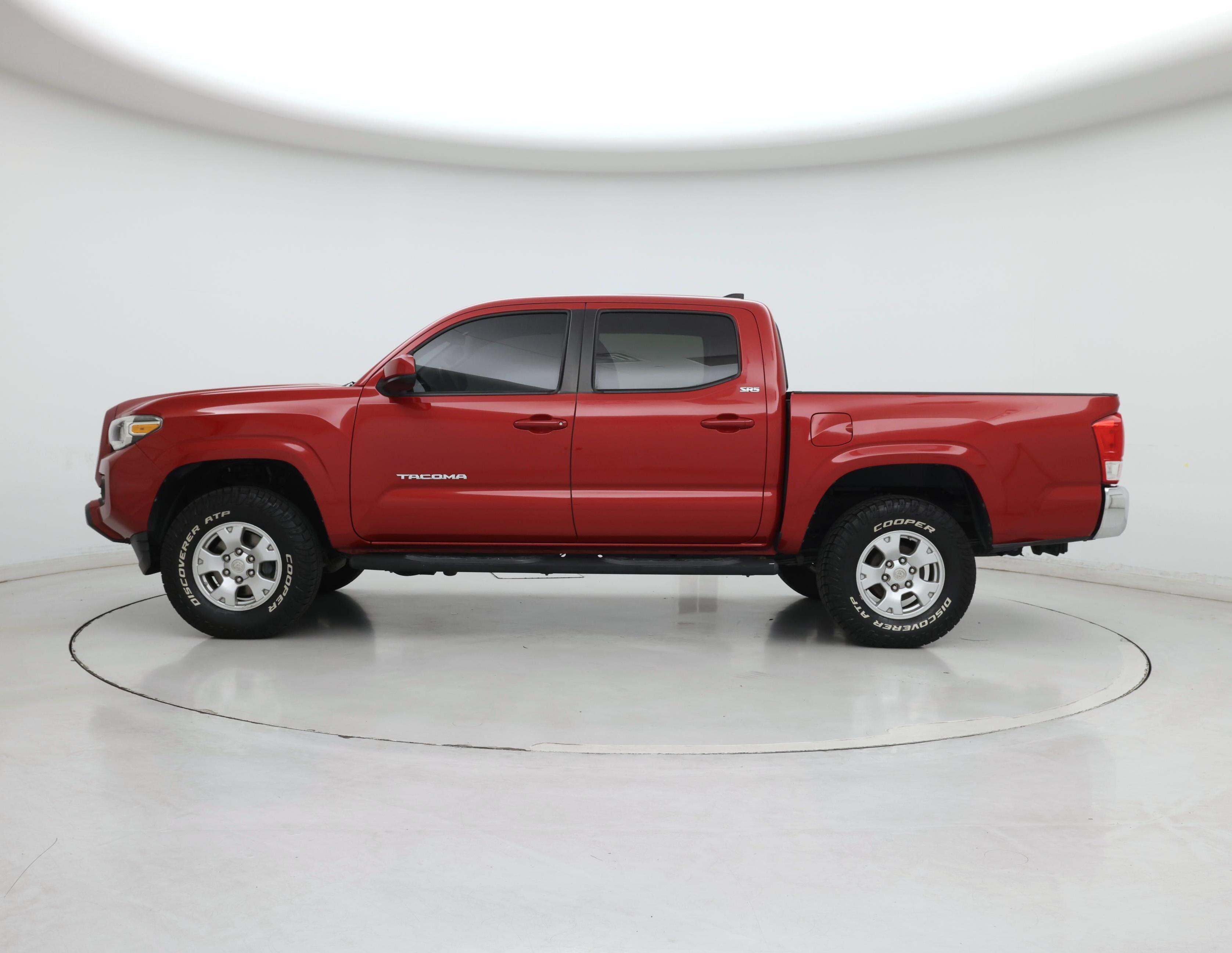 Thumbnail: 2016 Toyota Tacoma - 3