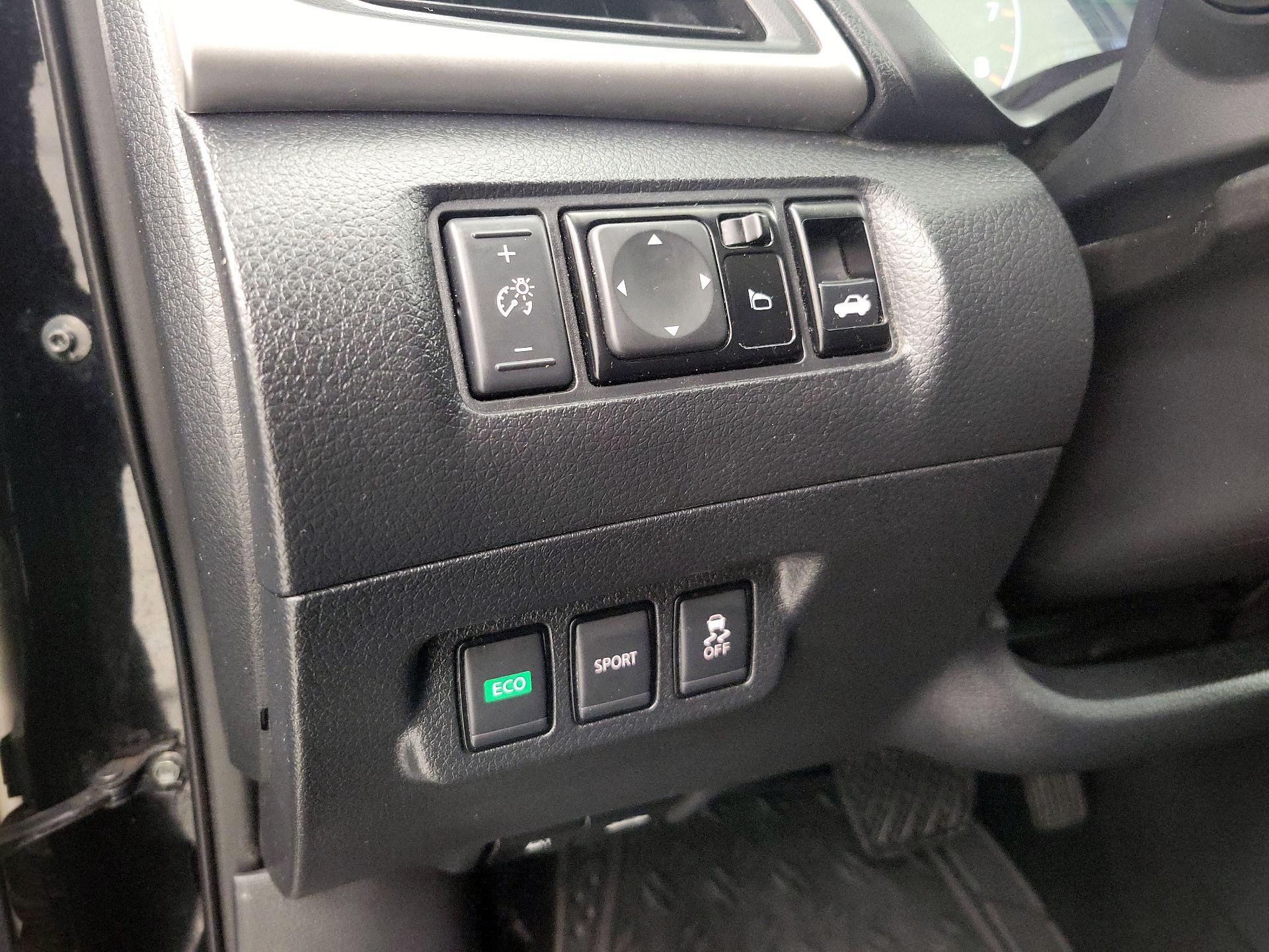 Thumbnail: 2017 Nissan Sentra - 13