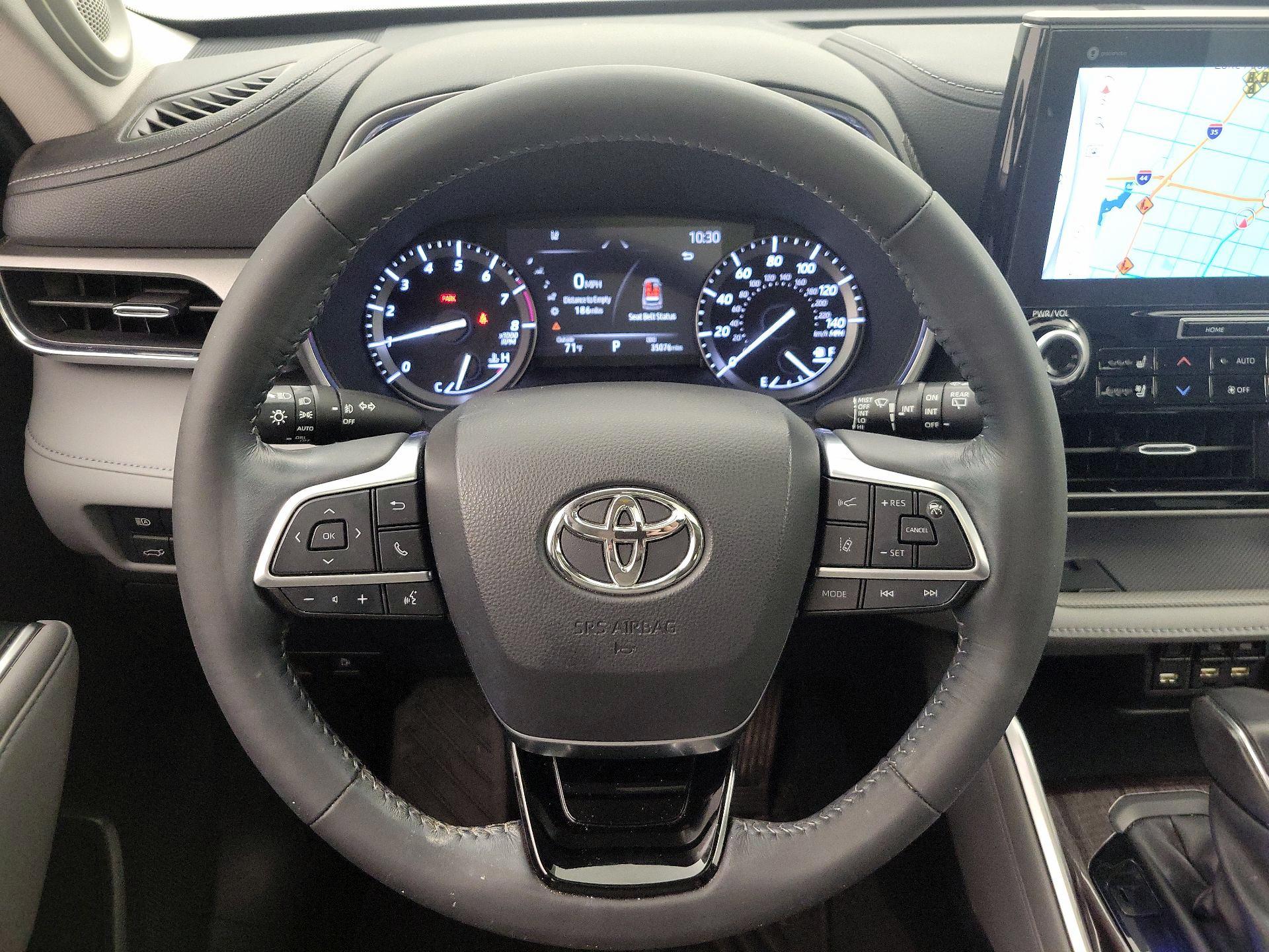 Thumbnail: 2021 Toyota Highlander - 10