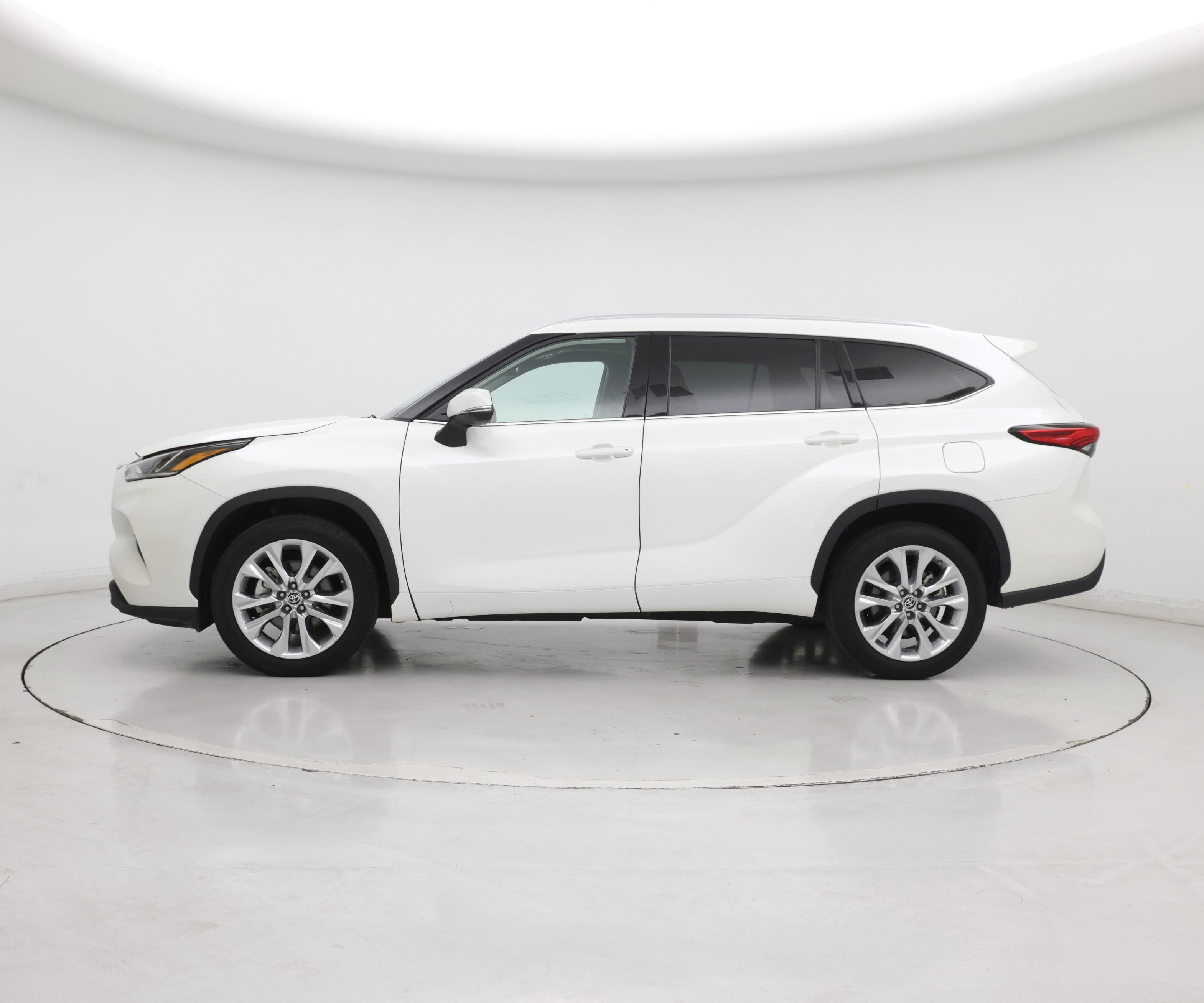 Thumbnail: 2021 Toyota Highlander - 3