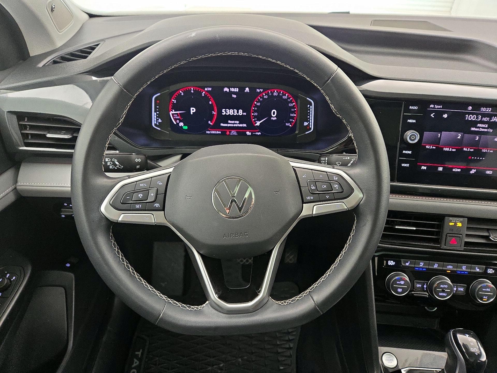 Thumbnail: 2022 Volkswagen Taos - 10