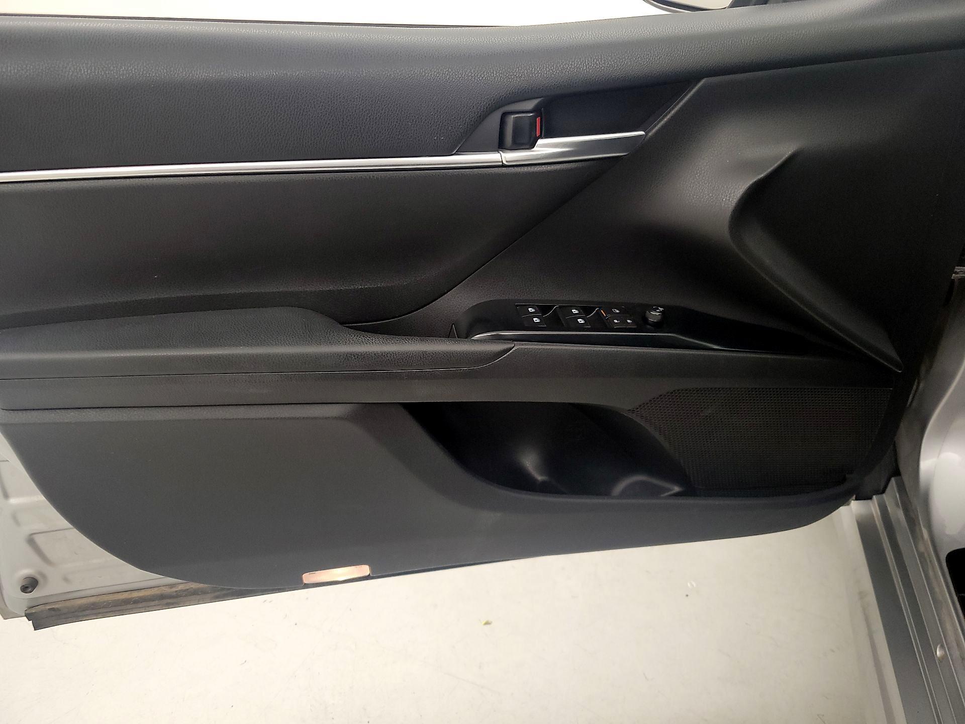 Thumbnail: 2019 Toyota Camry - 12