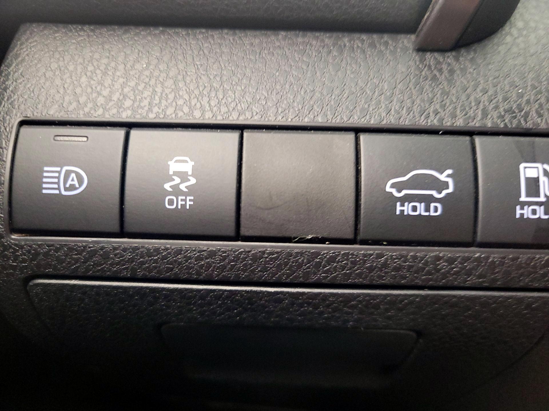 Thumbnail: 2019 Toyota Camry - 13