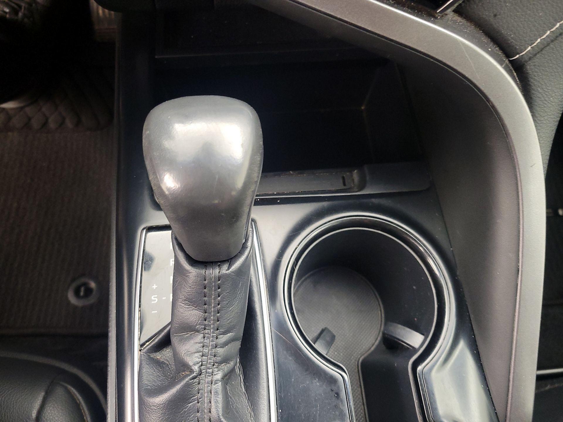 Thumbnail: 2019 Toyota Camry - 17