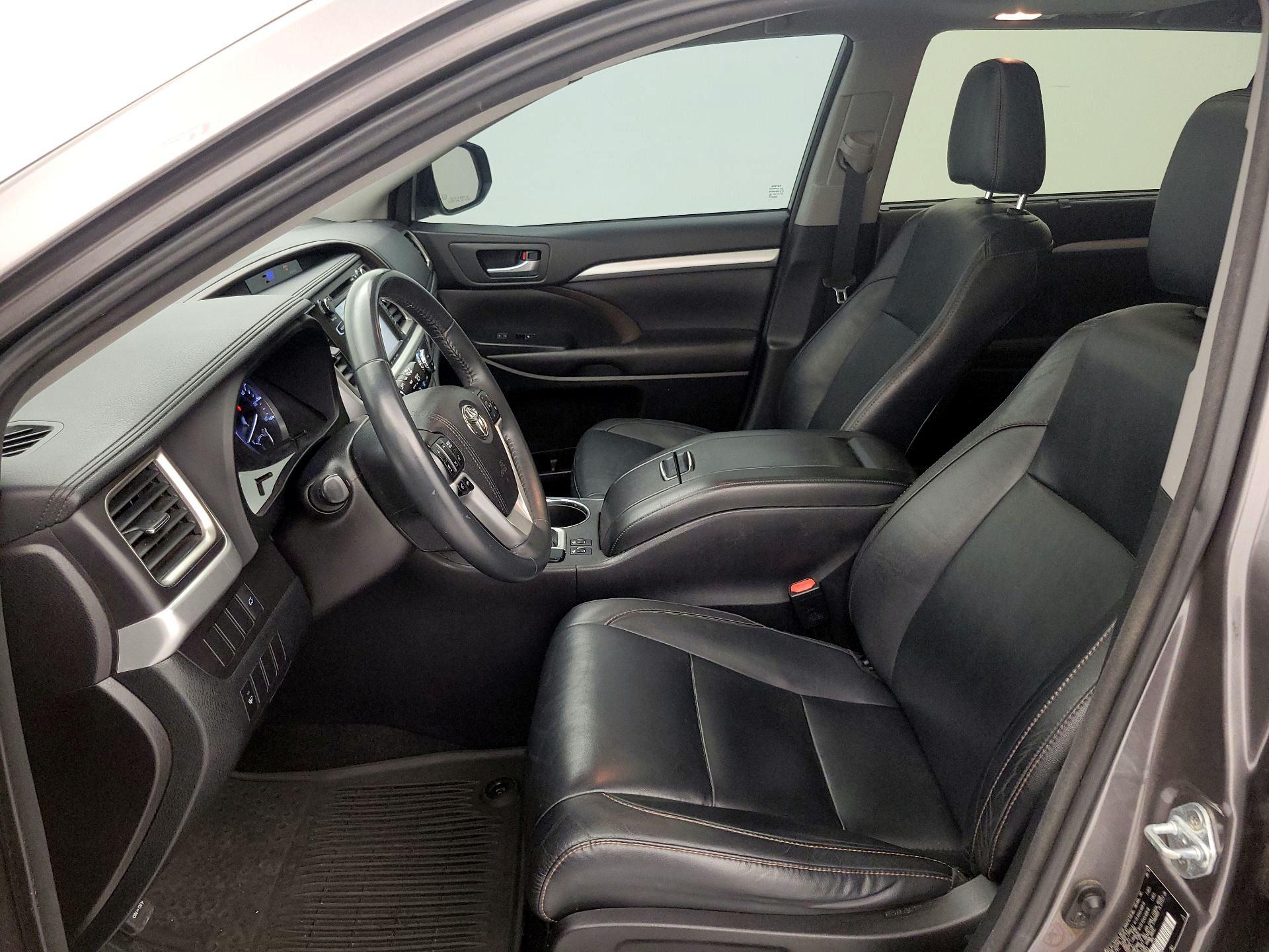 Thumbnail: 2016 Toyota Highlander - 11