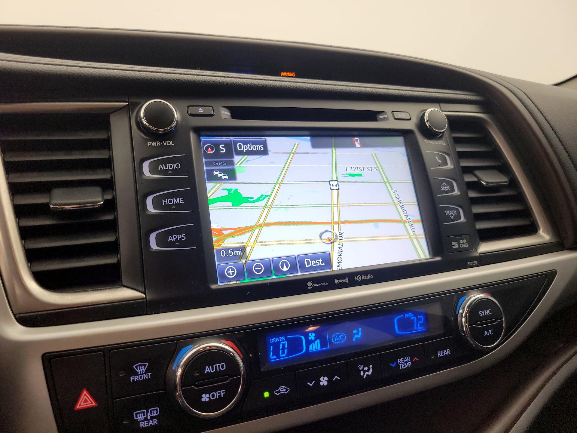 Thumbnail: 2016 Toyota Highlander - 14