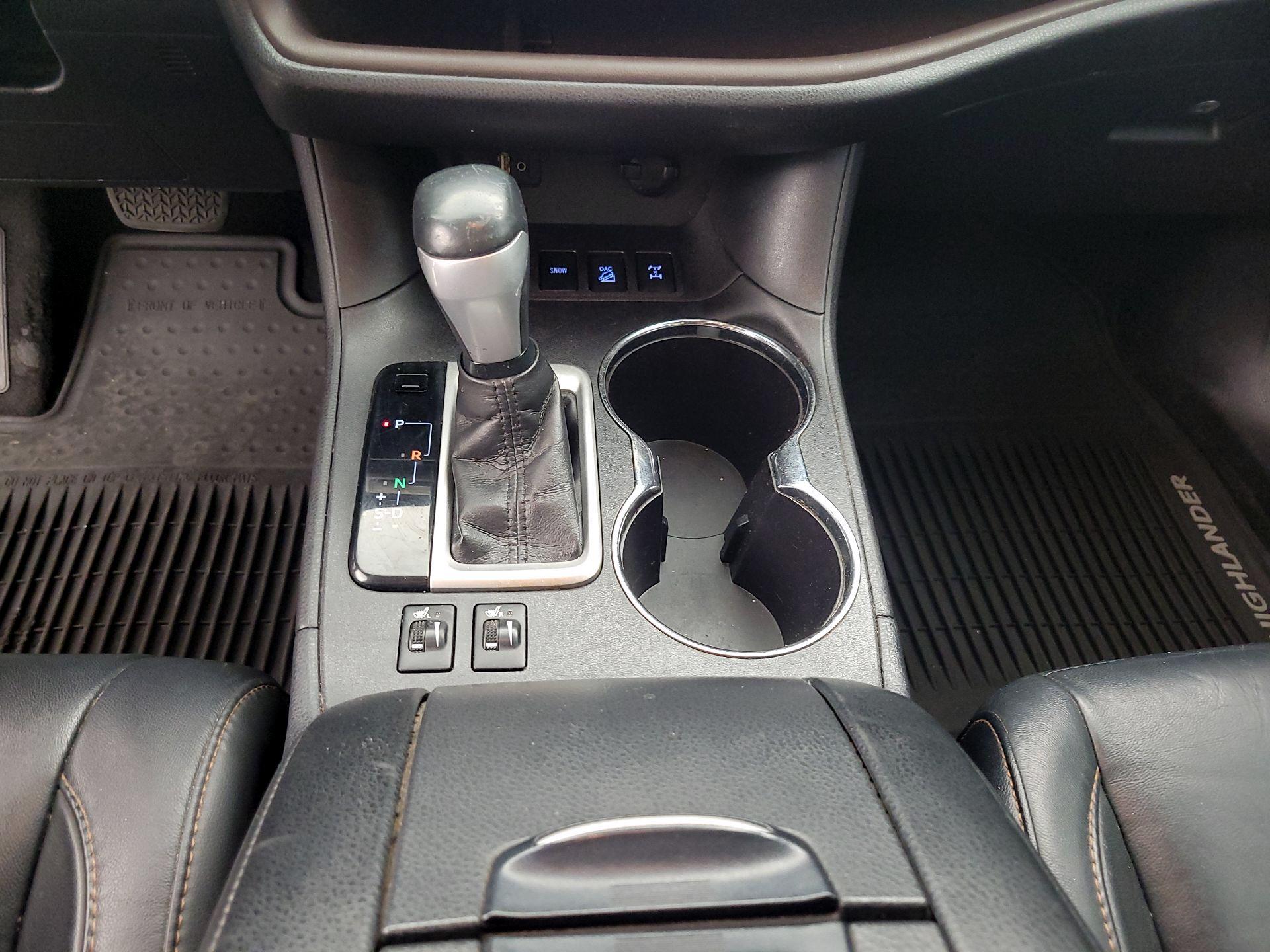 Thumbnail: 2016 Toyota Highlander - 18