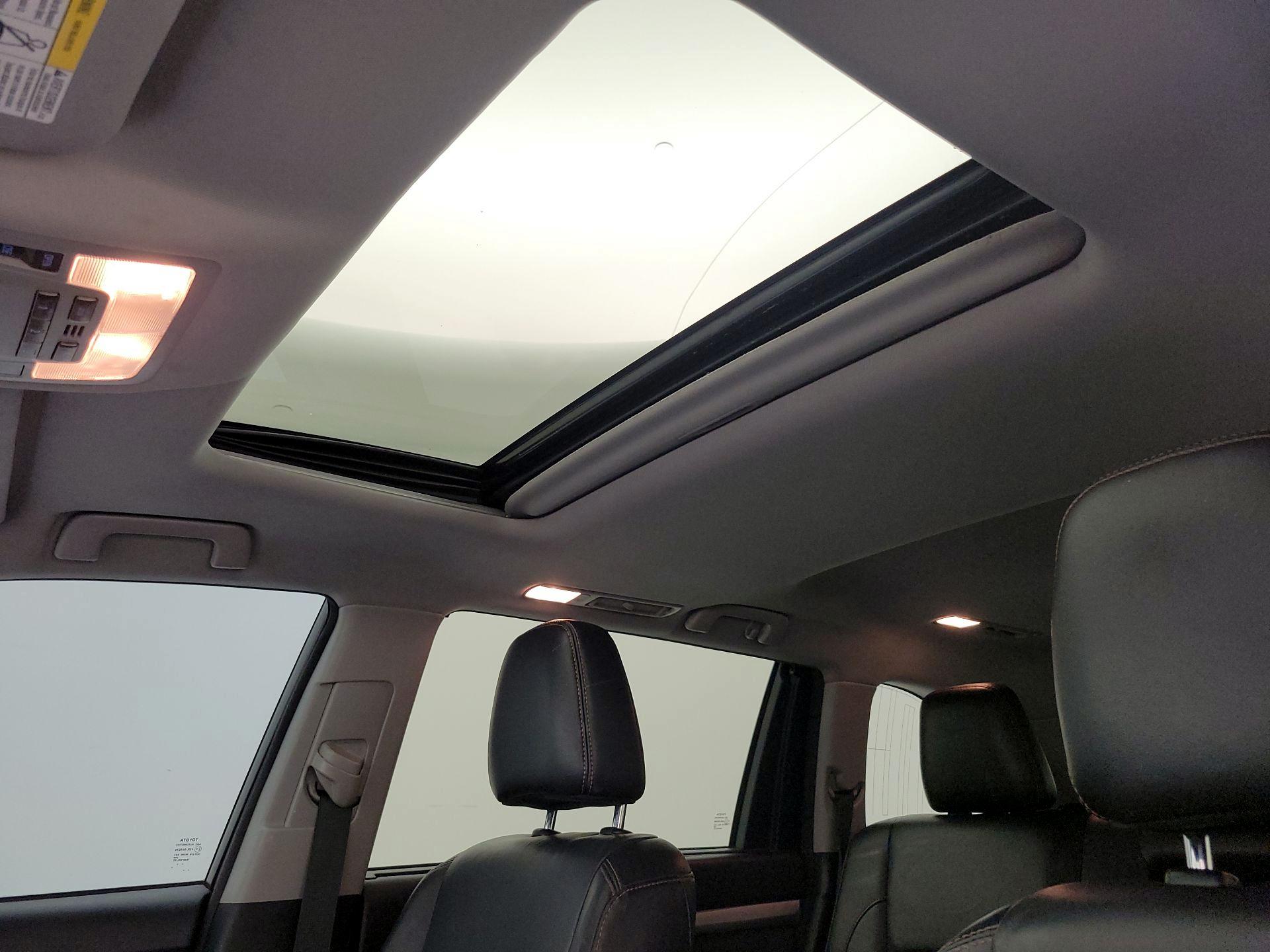 Thumbnail: 2016 Toyota Highlander - 20