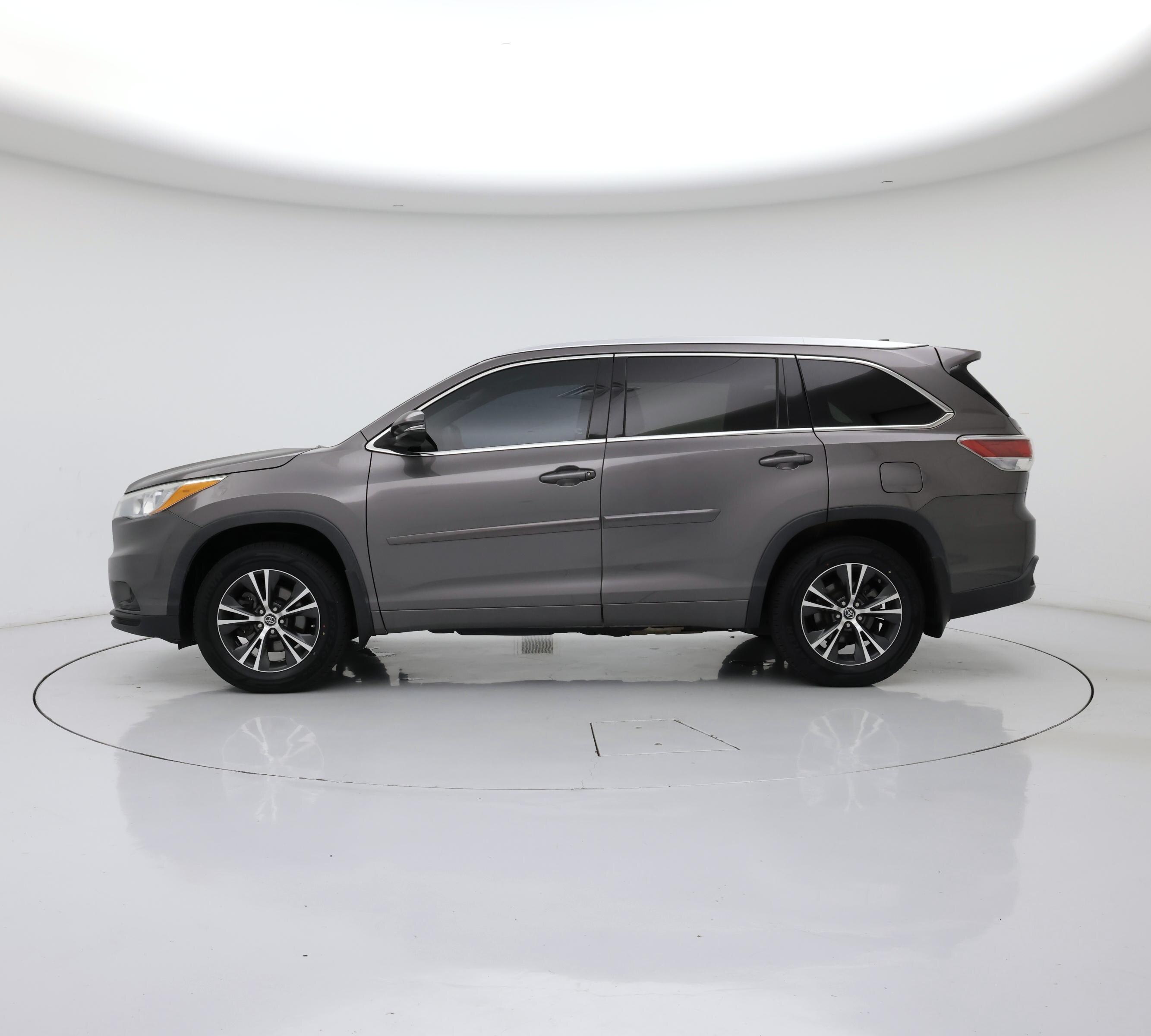 Thumbnail: 2016 Toyota Highlander - 3
