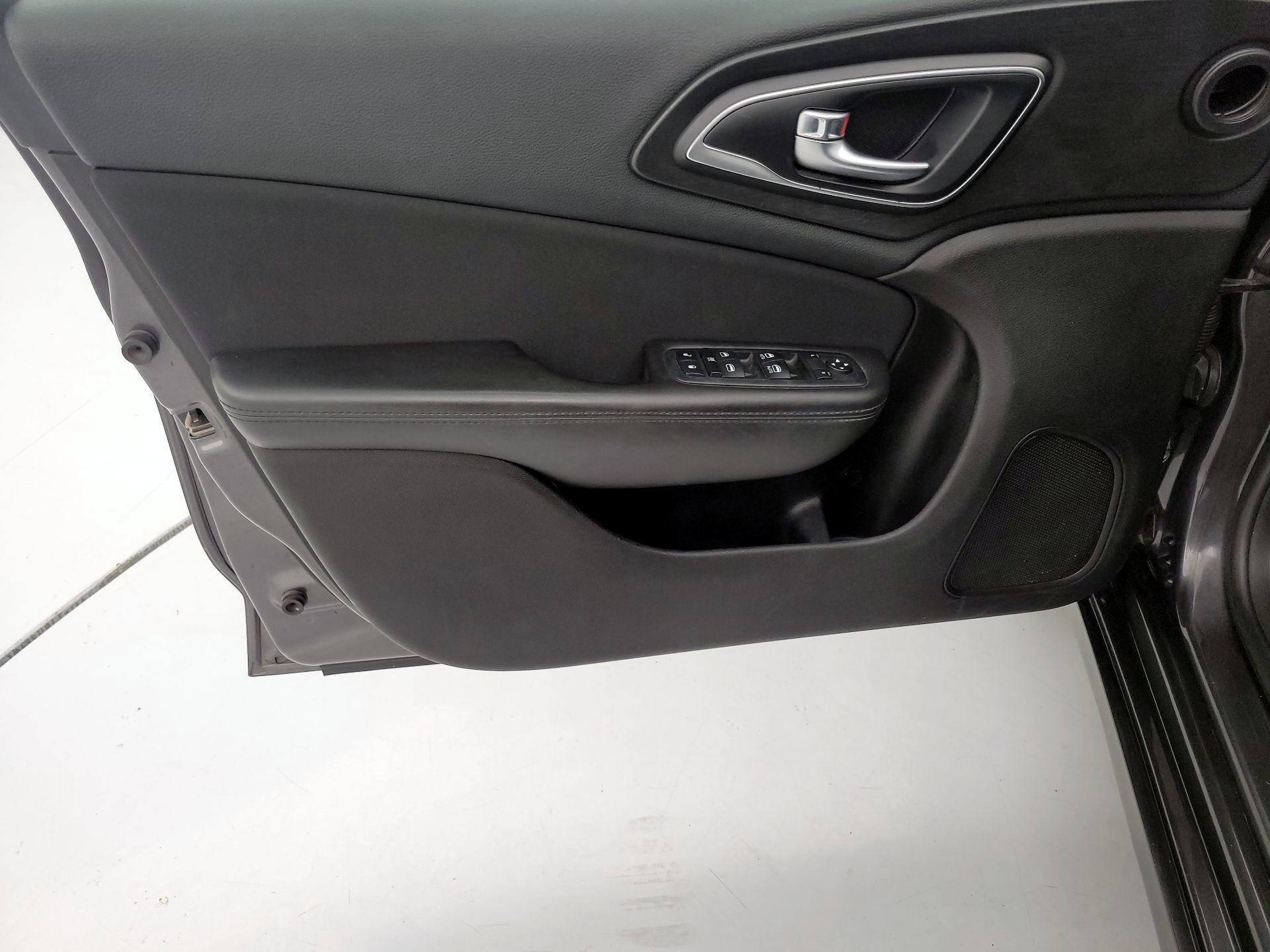 Thumbnail: 2015 Chrysler 200 - 12